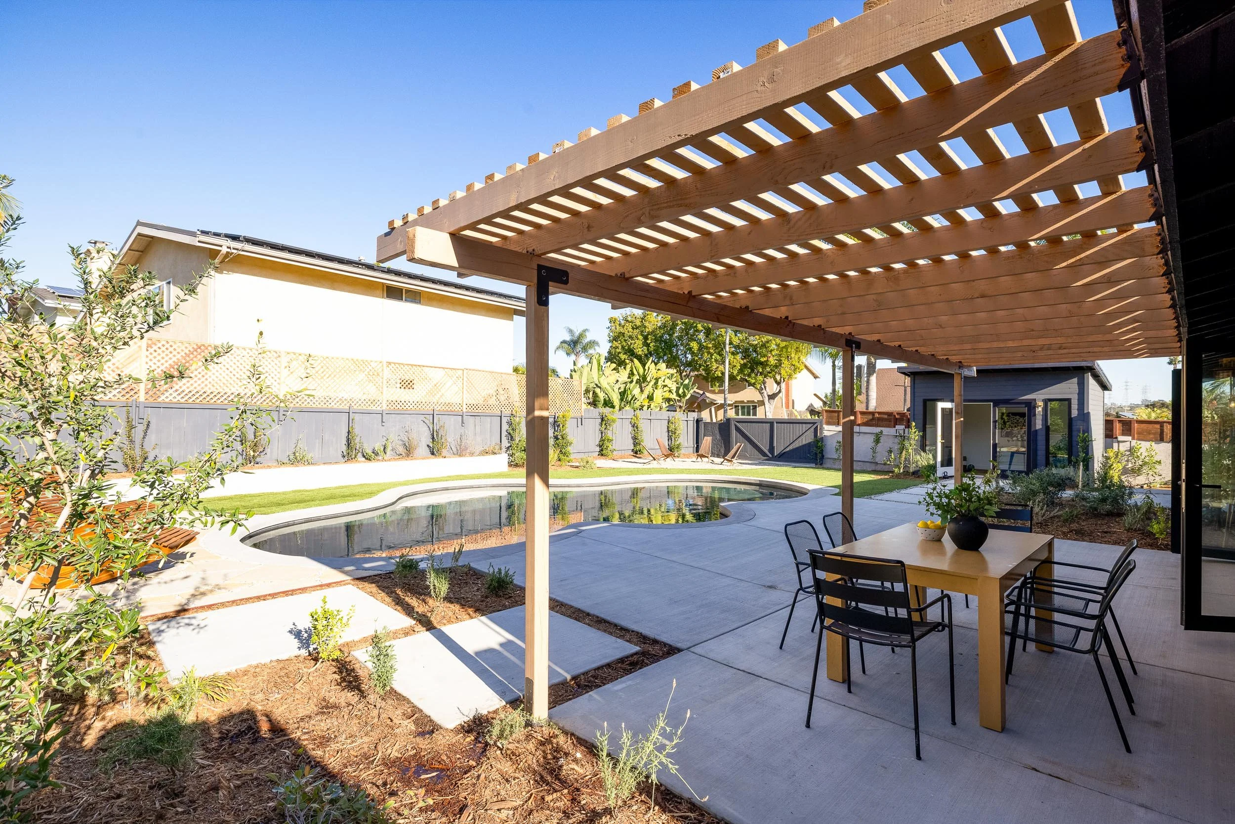 1860 Valencia Ave - WEB + MED RES-32.jpg