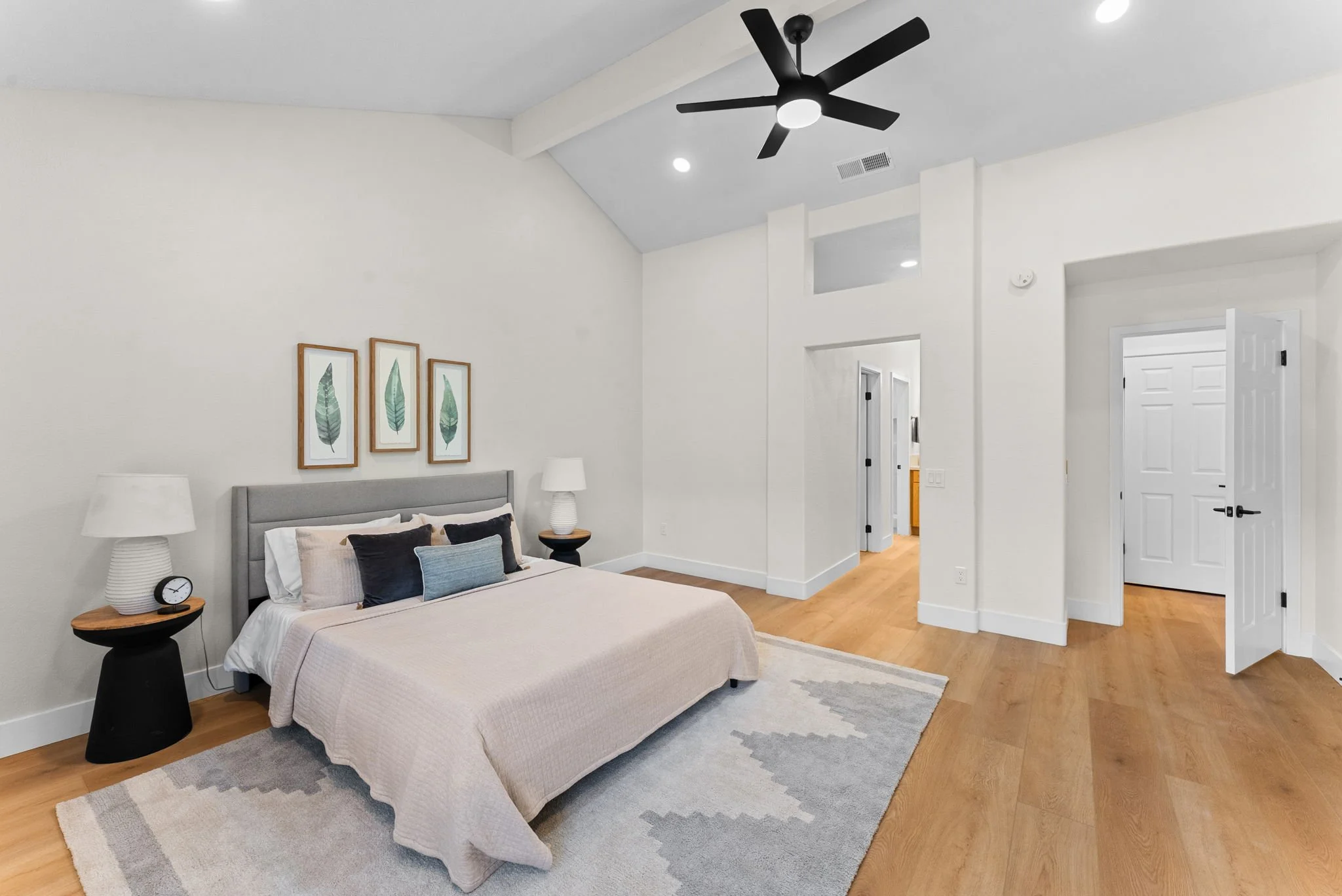 4676 Barcelona Way (15).jpg