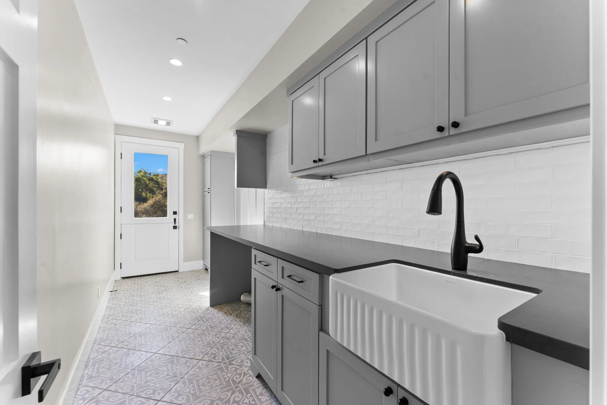 2747 Via Del Robles (64).jpg