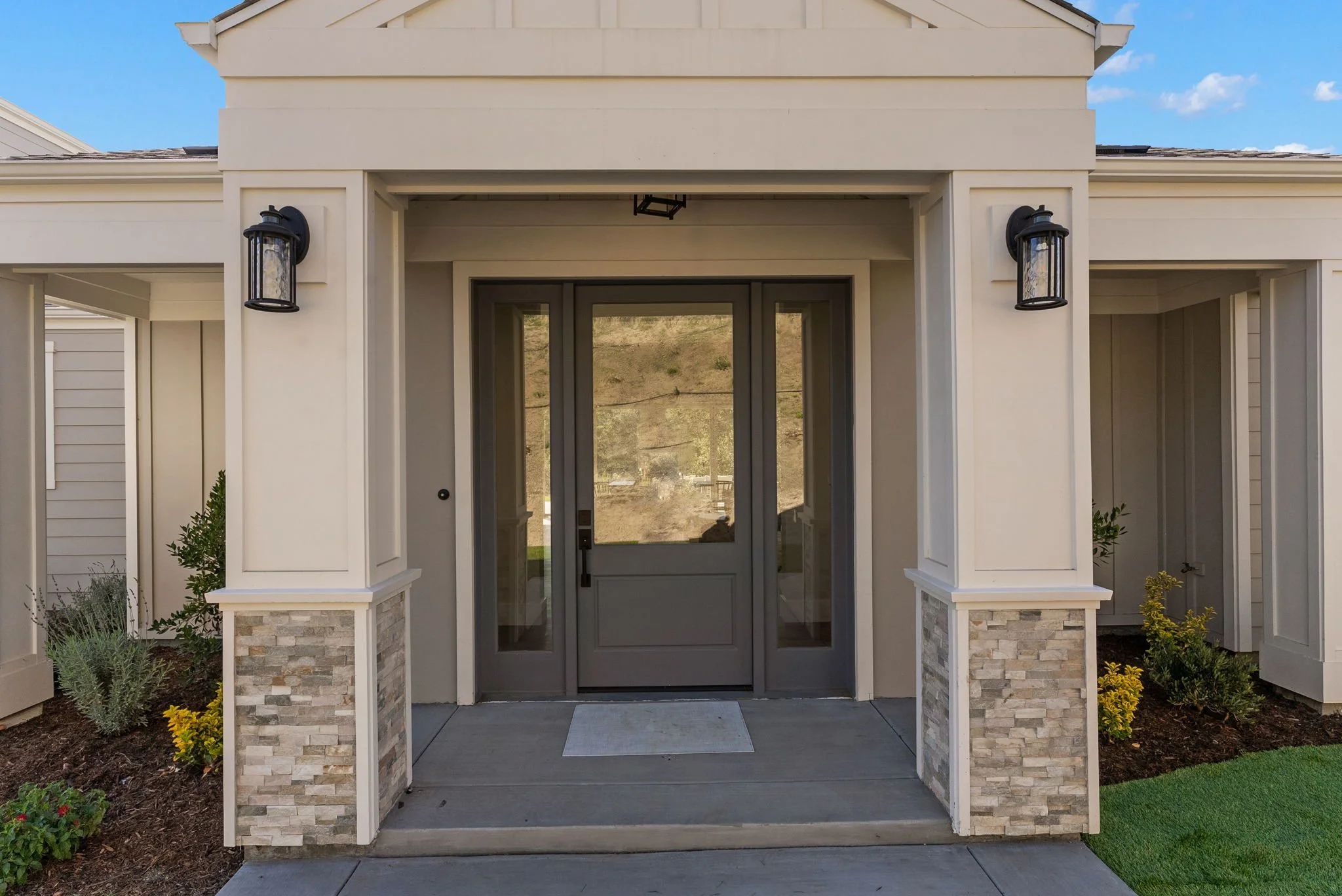 2747 Via Del Robles (29).jpg