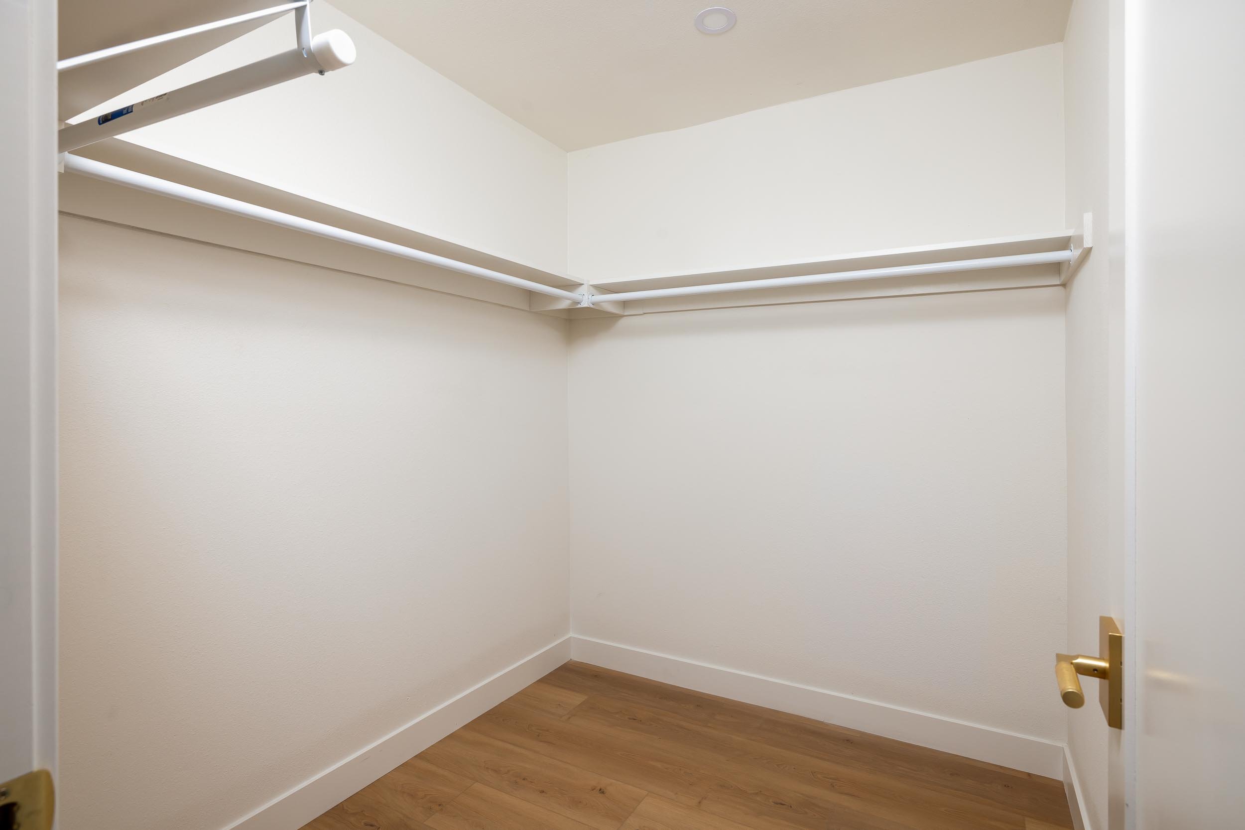 1860 Valencia Ave - WEB + MED RES-20.jpg