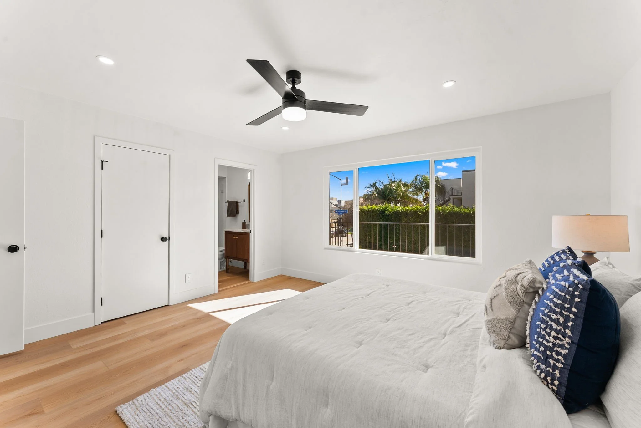 1278 Pacific Beach Dr Unit 3 (38).jpg