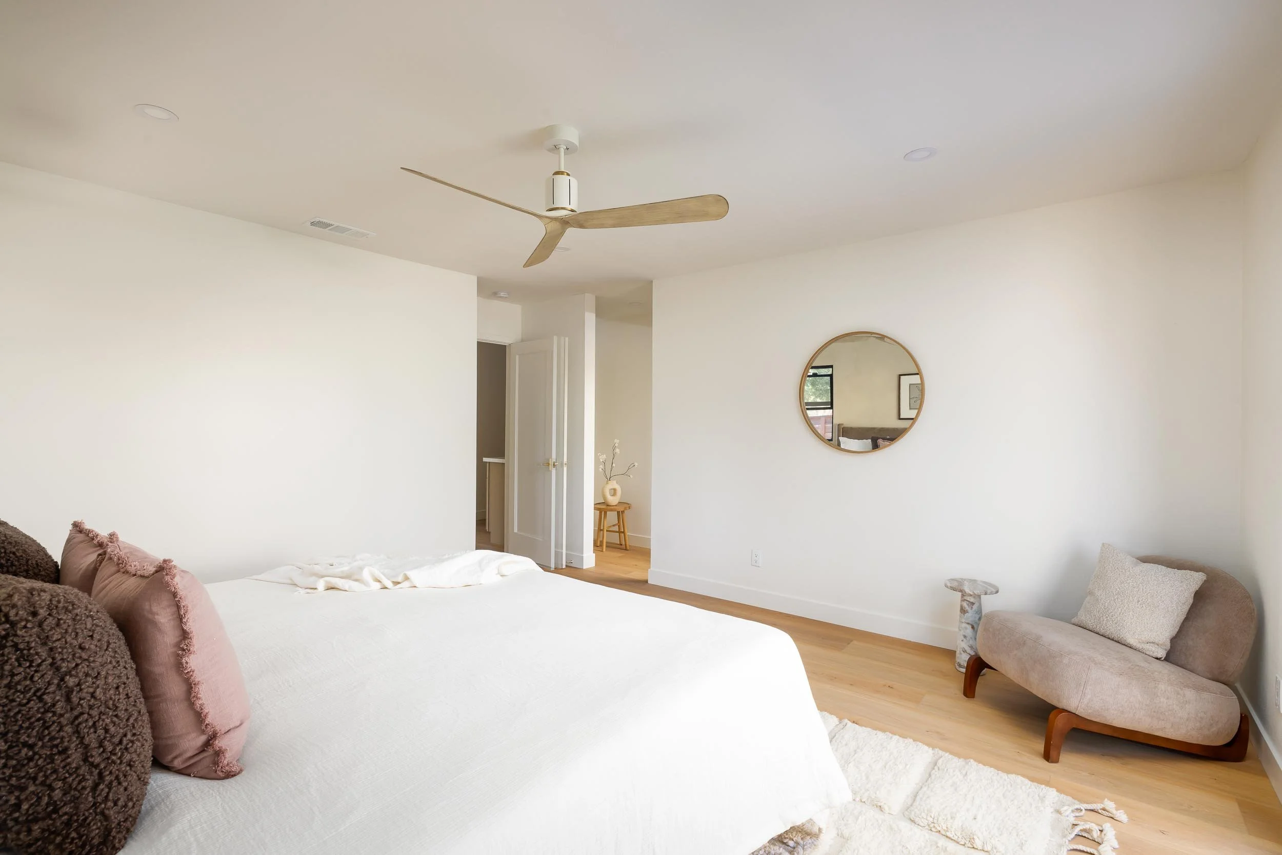 1860 Valencia Ave - WEB + MED RES-16.jpg