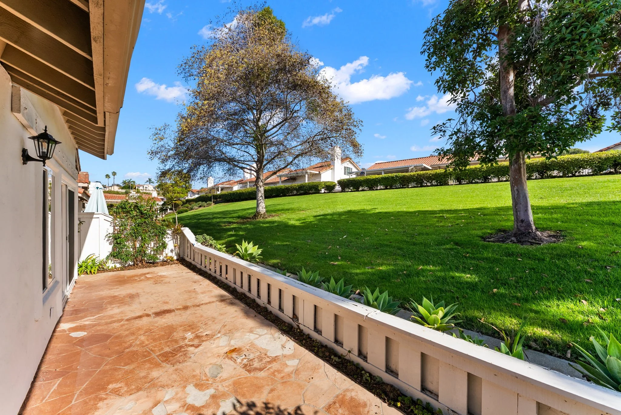 4676 Barcelona Way (27).jpg