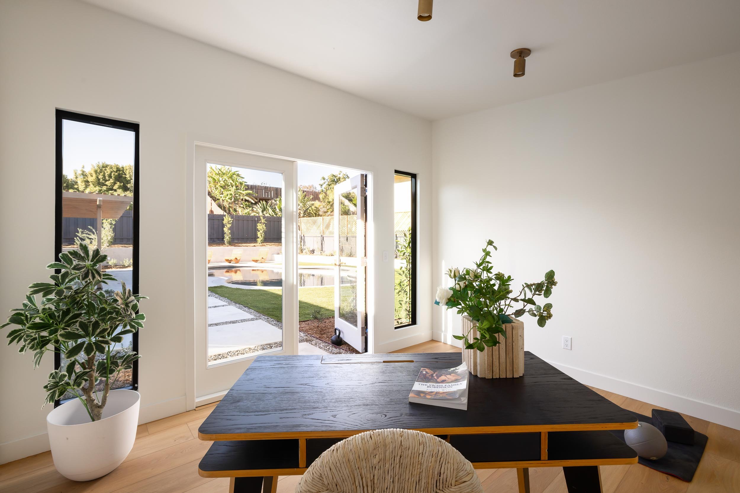 1860 Valencia Ave - WEB + MED RES-31.jpg