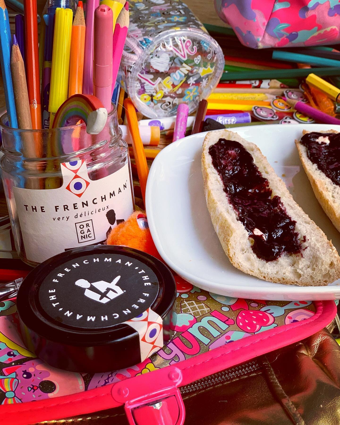BACK TO SCHOOL

And to work and dailies!

Why not soften the start with some sun-drenched and tasty fruit spread for the early breakfasts and afternoon snacks. Whether in your porridge or yoghurt, on your sourdough bread, baguette or crackers or in a