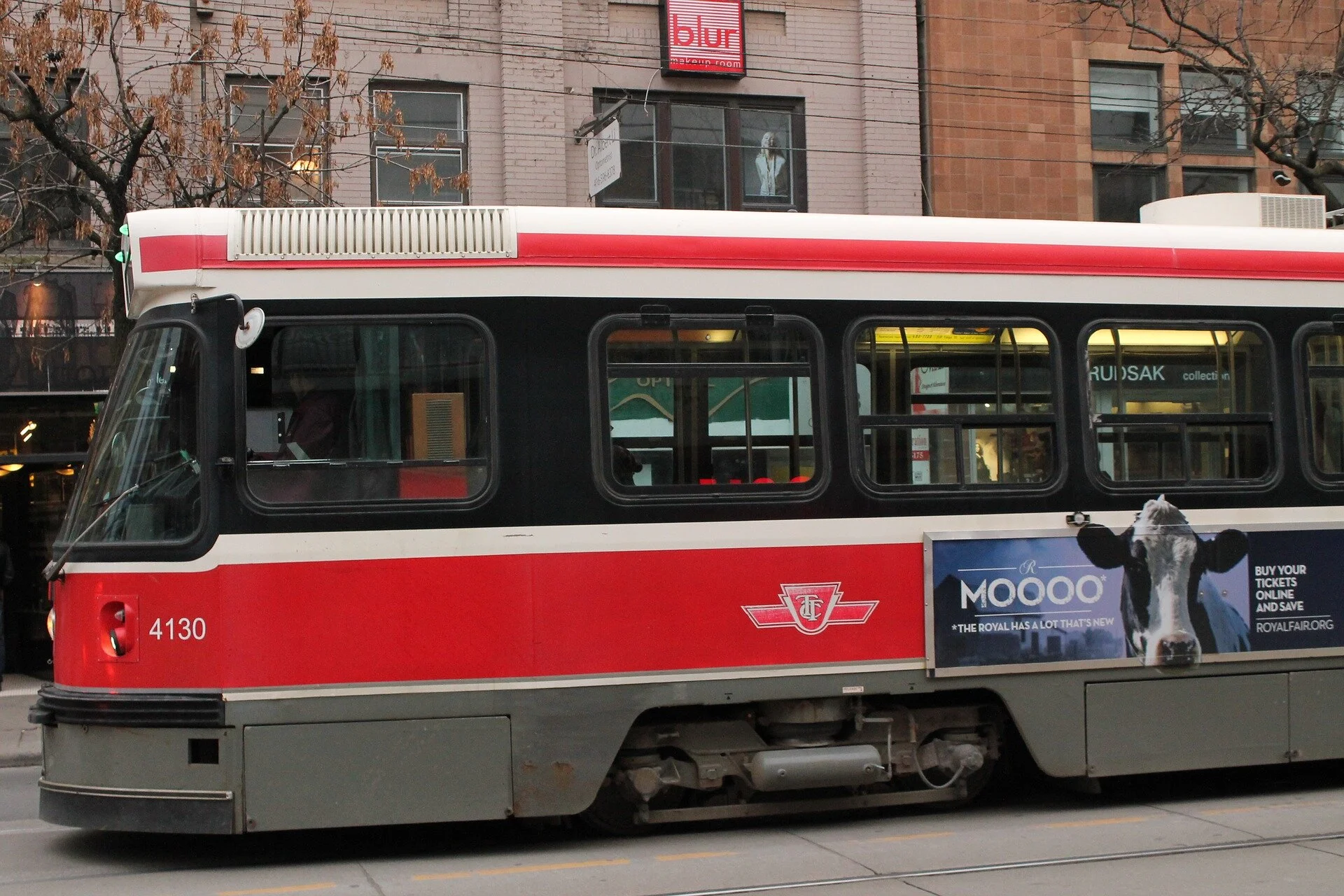 streetcar-2740614_1920.jpg