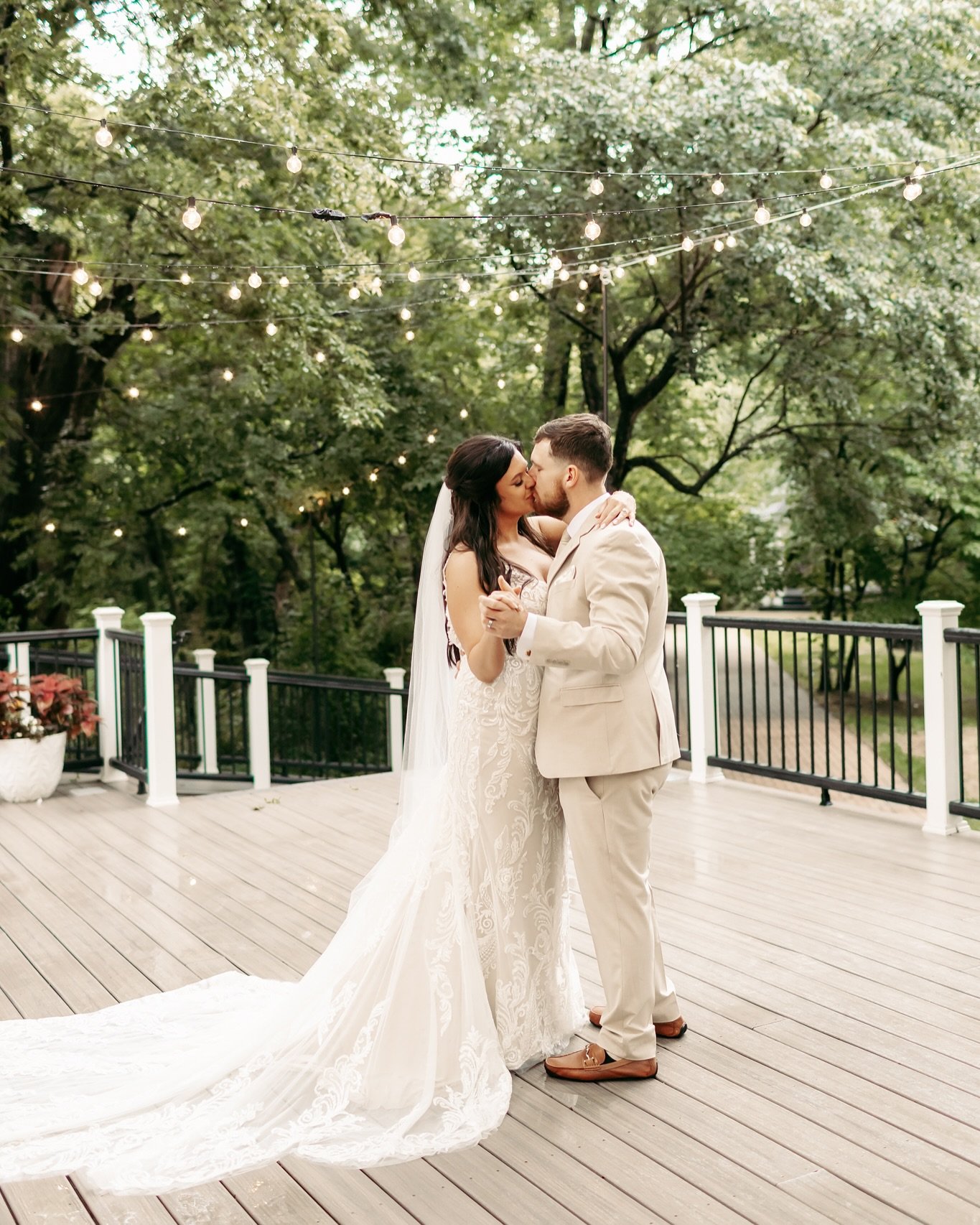 A rainy day, is certainly not a gloomy day here... especially when Katlyn &amp; Jeffrey are here saying &ldquo;I do&rdquo; and celebrating a forever together!

photo / @brittney.satterfield.photo
bride / @katlyn_gurley
hair / @calliwhitehairandmakeup