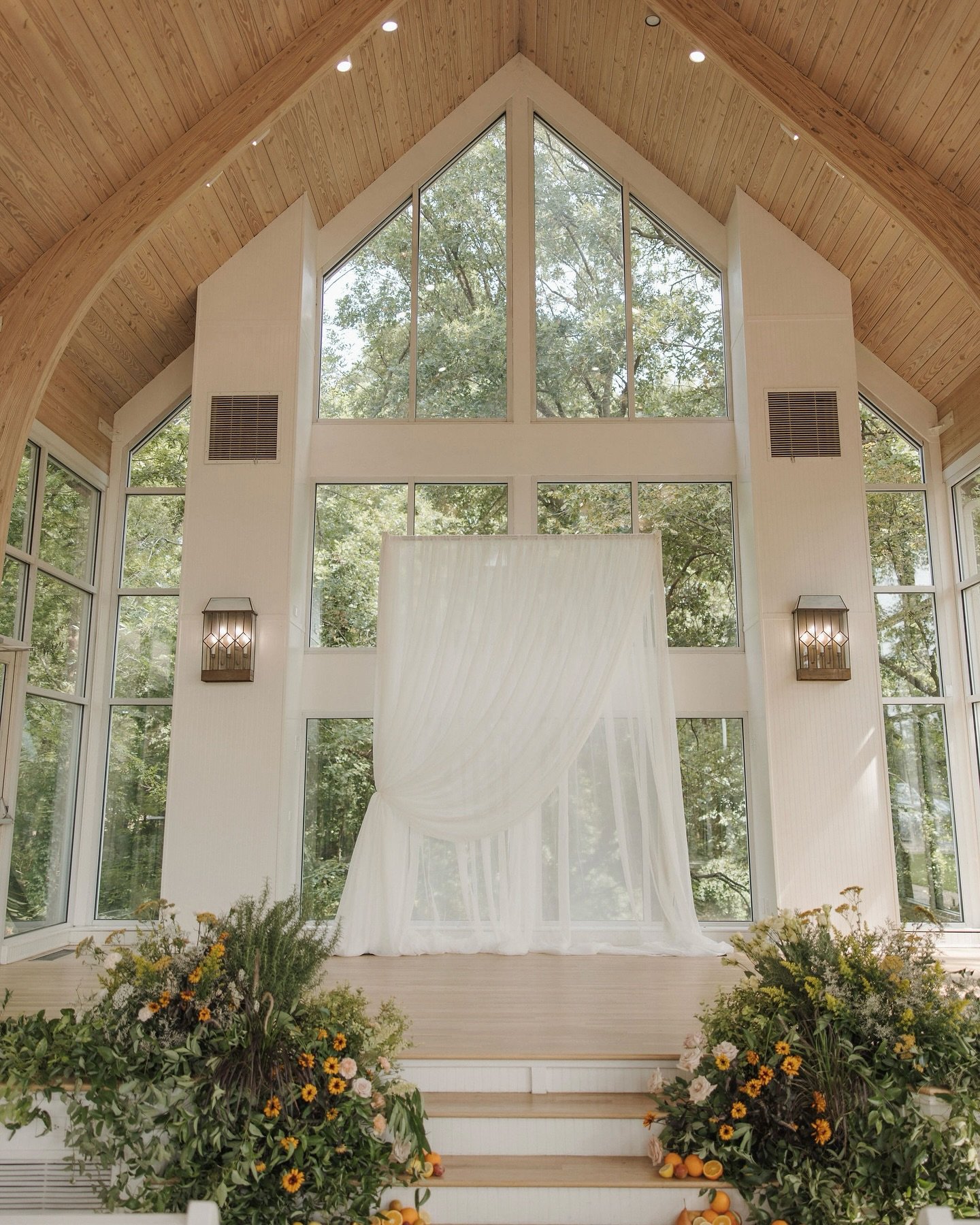 🌞 AUGUST OPEN HOUSE 🍉

Come and join us on Thursday, August 7th from 5-7 PM for some wedding planning fun!

You will have the opportunity to tour the venue and mingle with some of the incredible vendors we have coming out, as well as get a little t