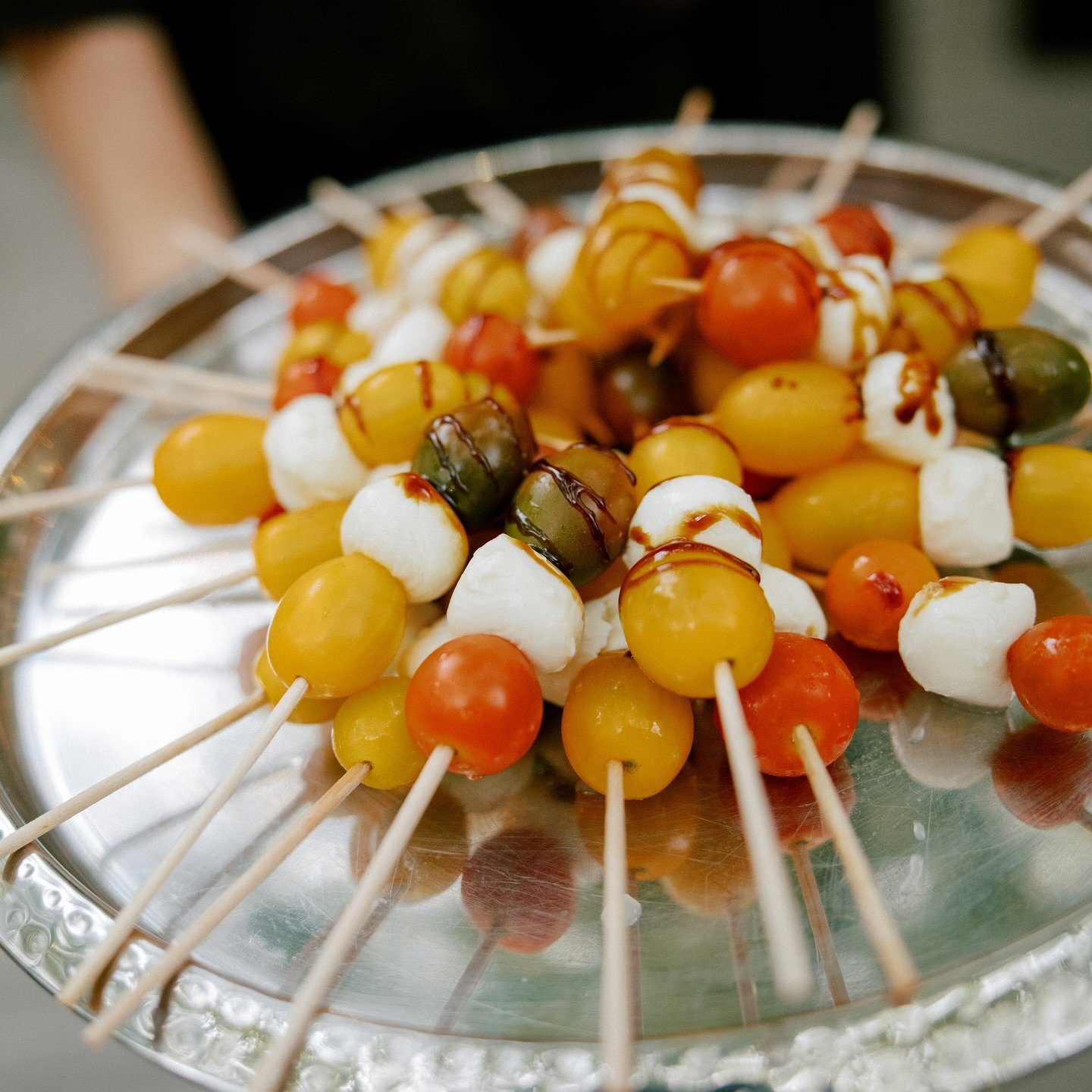 This time of the year means our evenings can often look like this &mdash; lots of delicious appetizers being enjoyed on the back deck while Dean Martin, Frank Sinatra, or Ella Fitzgerald serenade us overhead 🍅🧀🫒

photo + video / @maiigo 
bride + g