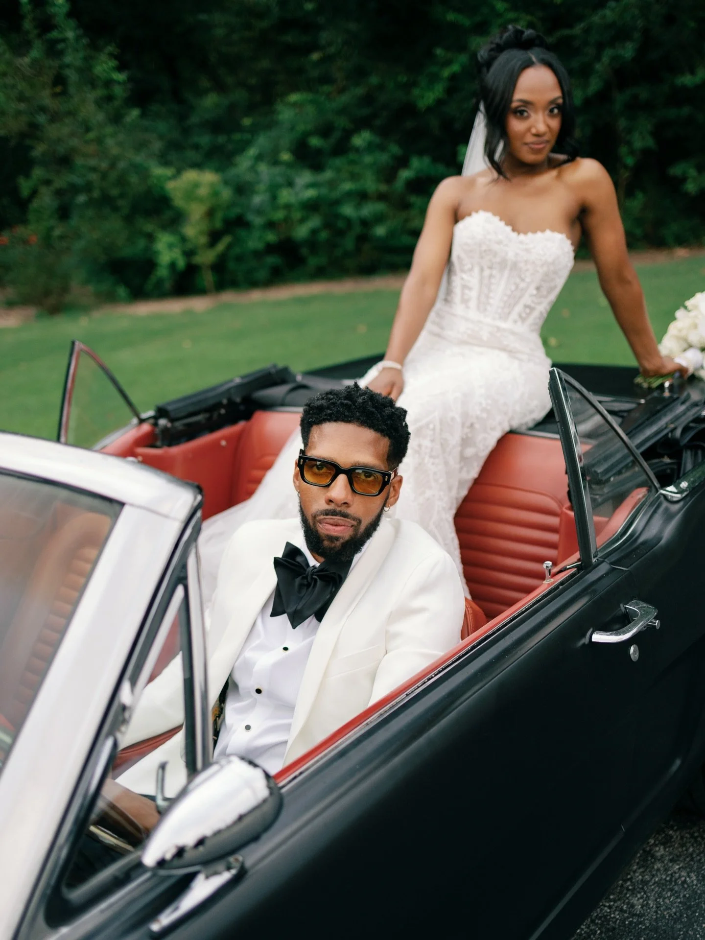 Iconic, legendary, classy, exquisite, luxurious&hellip; you get the gist ❤️

photo / @adenhenryphoto
videographer / @theweddinggoats
planner / @lesliecoleweddings
linens / @partyprorents
cake / @allthingscake
dessert / @kilwinstulsa
florist / @thefre