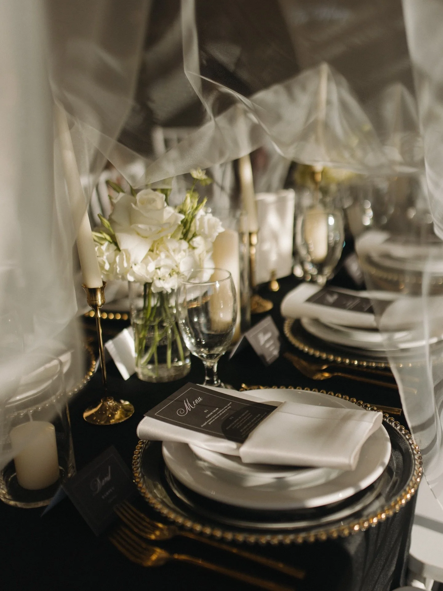 A tablescape dreamed up by you, set-up for you, and enjoyed by all of your favorite people 🎩✨🖤

photo / @lovesick_photographs
Couple / @mads.henry1
cake / @ludgerscakes
florals / @thefrenchbouquettulsa
catering / @ludgerscatering_tulsa
DJ / @redlin