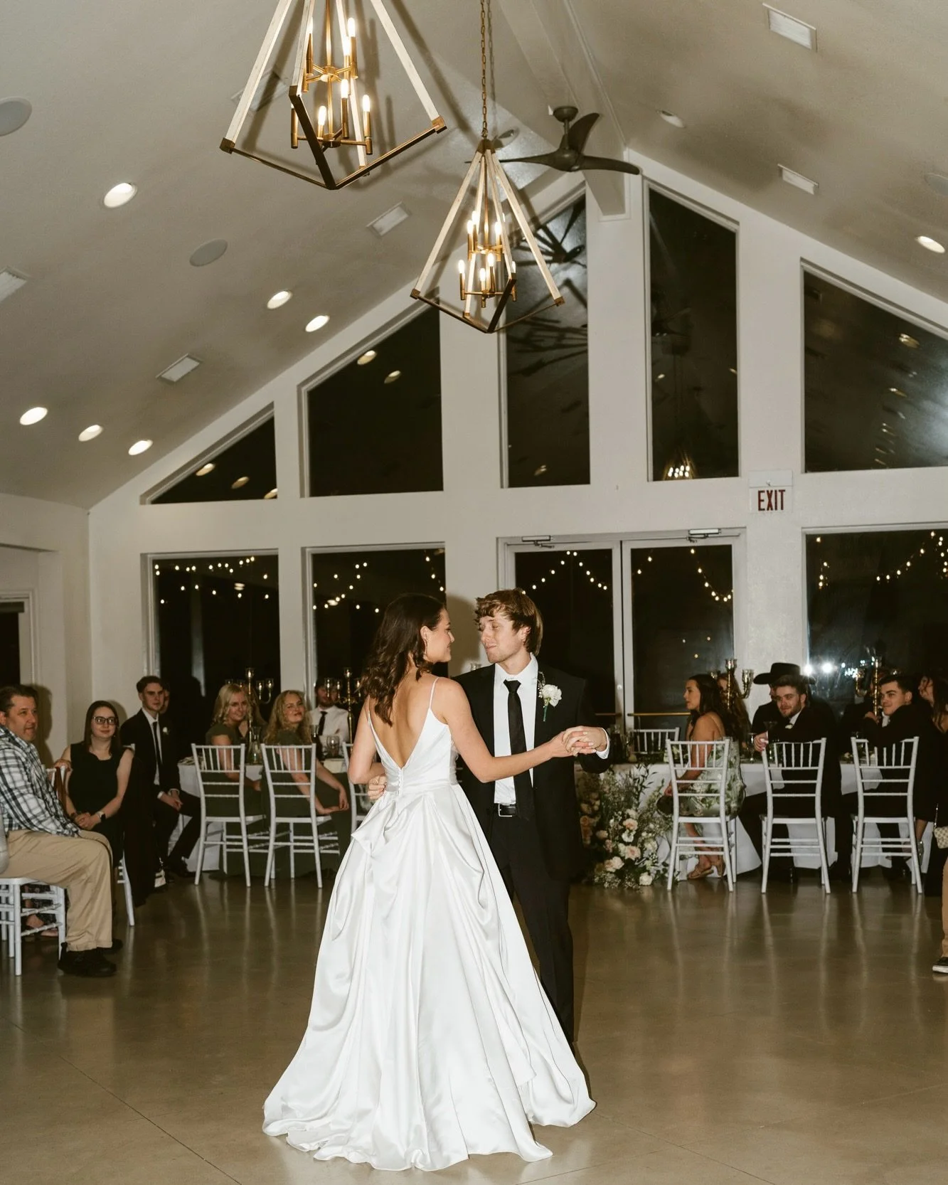 Let&rsquo;s take a waltz through this magical winter day celebrating Jody and Matthew, shall we? 

photography / @baileyrose.photo
videography / @jilliesfilms
florist / @considertheliliesbyaubrey
caterer / @just_cateringbyorr
cake / @mslaurascakes2
v