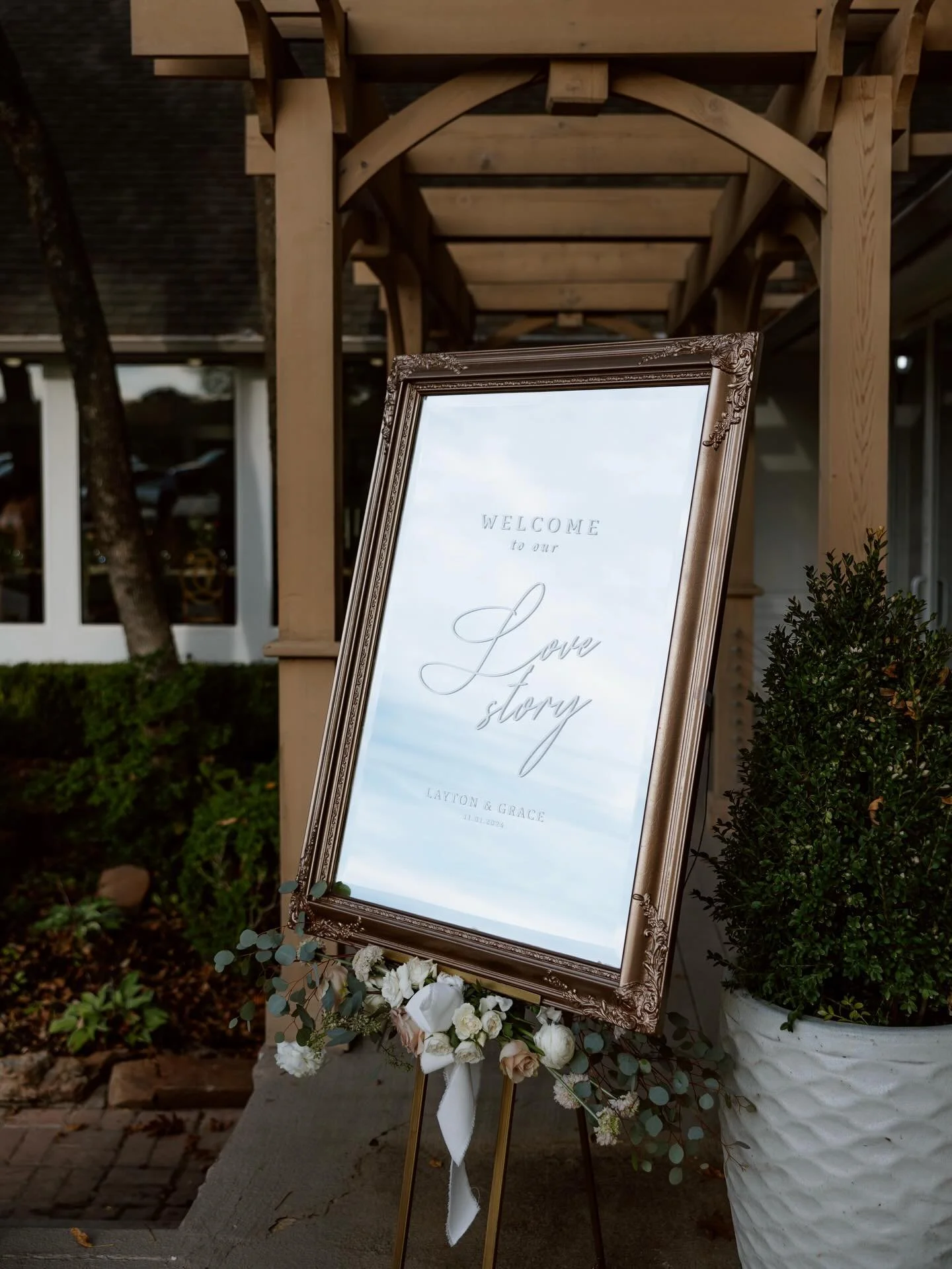 Because the world needed to see how chic these details from Grace and Layton&rsquo;s wedding were 🤎

photo / @hannahleecreativephotography
bride / @grace.howardd_
catering / @frontporchon66
rentals / @partyprorents
cake / @merrittsbakery
DJ / John K