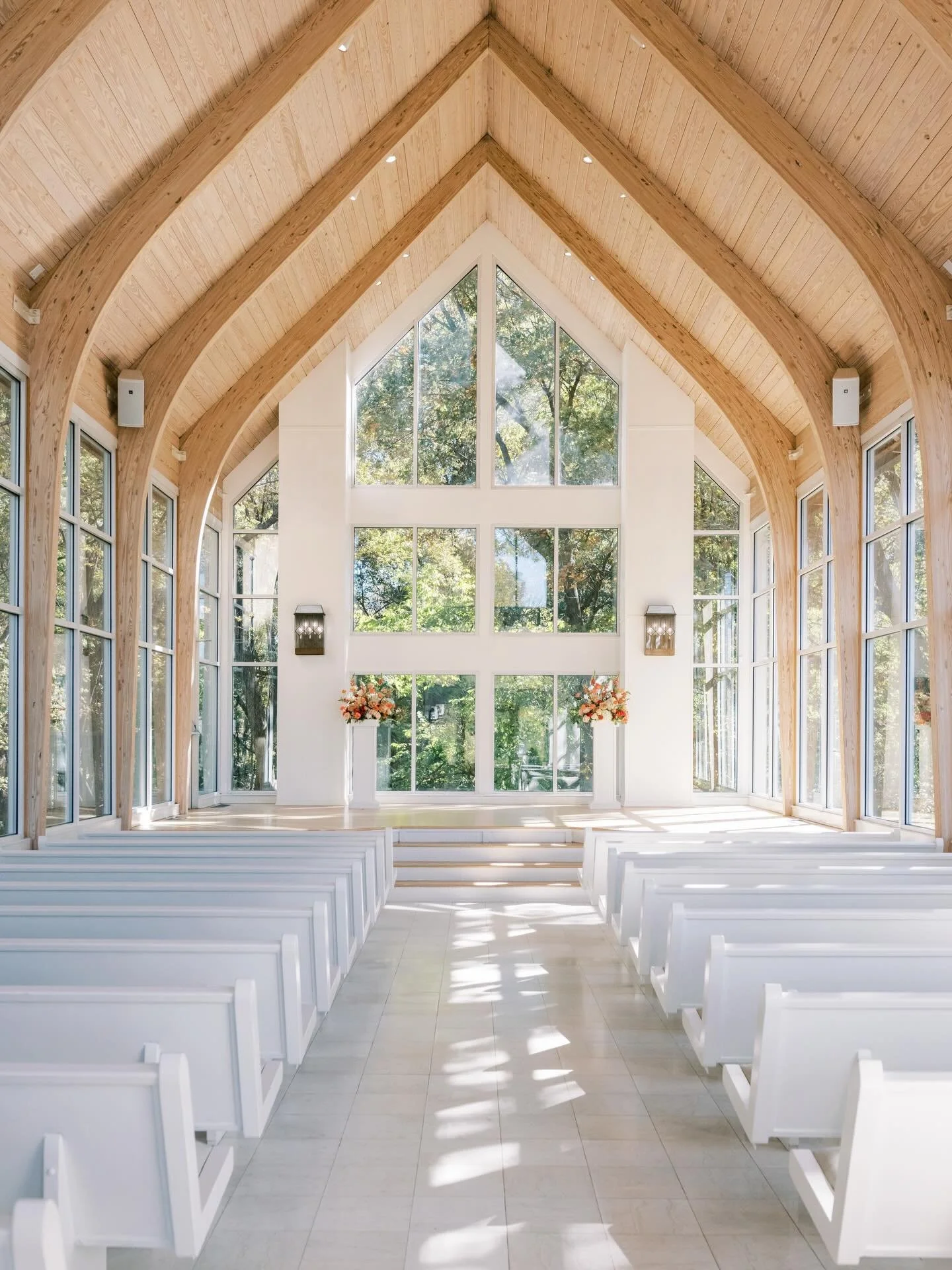 Details that deserved their own moment✨🧡

photo / @andibravo_
video / @andibravo_films
cake / @ludgerscakes
florals / @thefrenchbouquettulsa
catering / @provision_pantry
DJ / @lionsroad
linens / @partyprorents
dress / @facchianosbridal
bartending / 