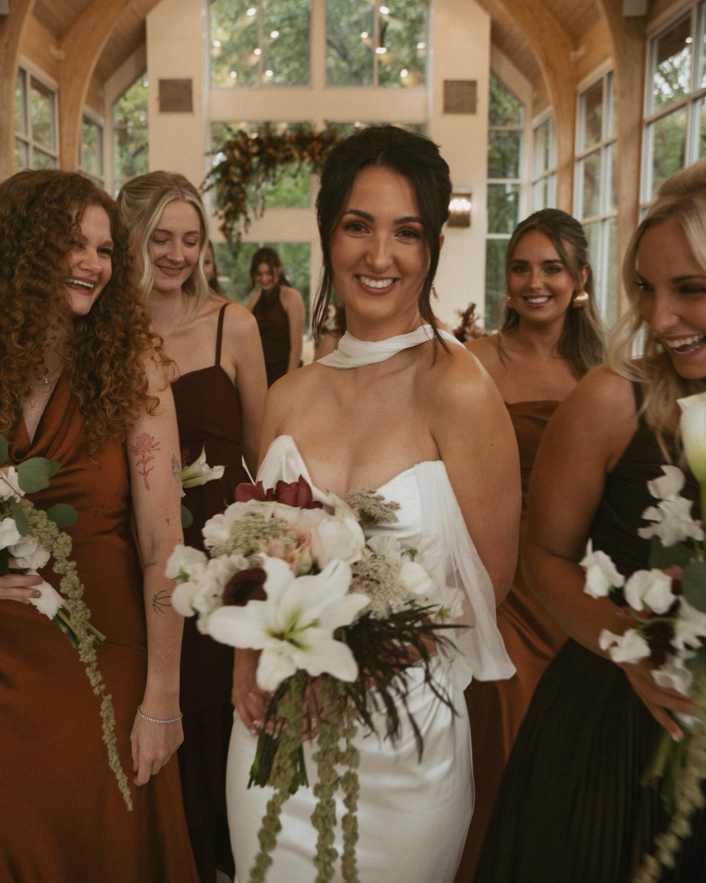 Kenna &amp; her girls🤎

photo / @mariayoungphoto
florist / @loveyoubunches.co 
cake / @amyrafford
catering / @andocatering &amp; Amazing Thai 
DJ / @lionsroad
linens / @partyprorents
dress / @lamariee_boutique
hair / @the.salon.room_
makeup / @thesu