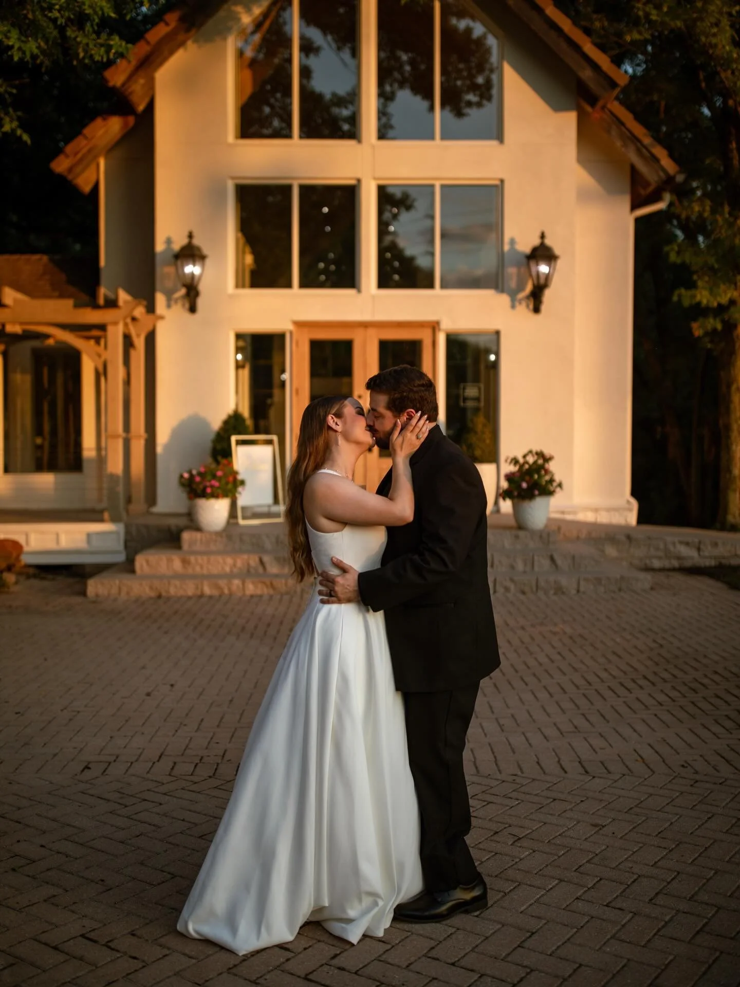Something special about this September bliss for Chelsey &amp; Paden✨

photo / @noahcomberphotography
video / @rivercityvisuals
cake / Juliette&rsquo;s
catering / @provision_pantry
DJ / @lionsroad
linens / @partyprorents

#glasschapel #glasschapeltul