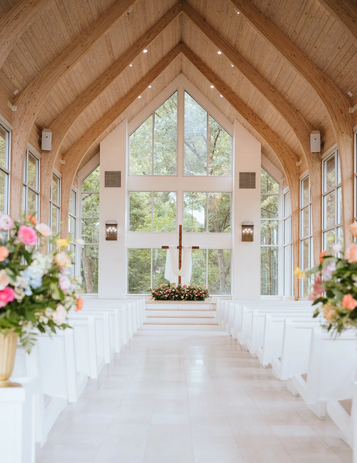 Happy Easter🌷💐💕

&ldquo;&hellip;Because I live, you also will live&rdquo; John 14:19 

Grateful today and always for all He has done! 

photo + video / @kayleevicotriaphotography
cake / @mslaurascakes2
catering / @andocatering
DJ / Magic J Enterta