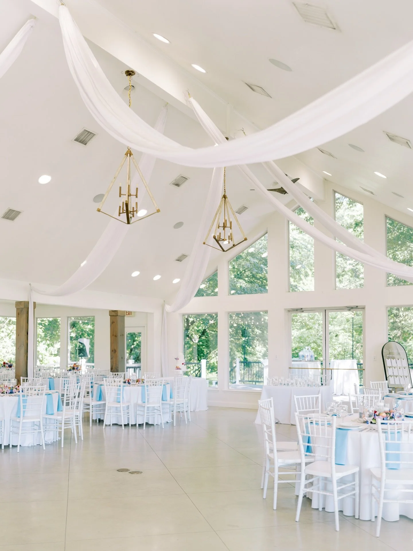 Let&rsquo;s talk ✨full service✨because your wedding day deserves it! 🫶🏼

We make it easy for you:
✨ Tables, chairs, &amp; linens set up before you arrive
✨ Ceremony Coordinator to run rehearsal, greet vendors, and keep everything on track
✨ Staff t