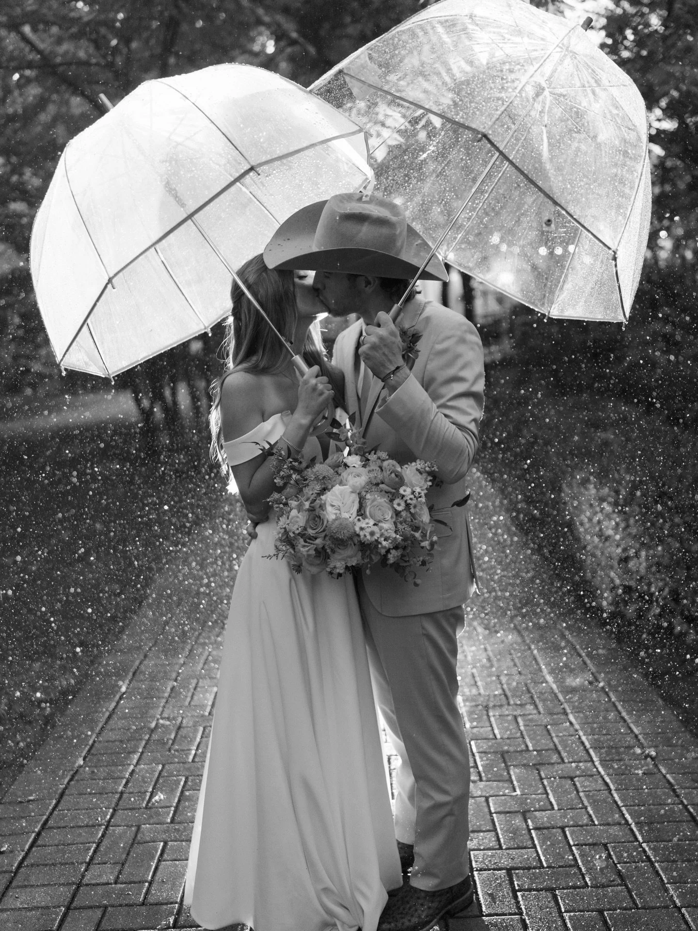 Proof that rain on your wedding day is actually a dream☁️🌧️🤍🤍

photo / @andibravo_
linens / @partyprorents
cake / @mslaurascakes2
florist / @divinedesignsbymandy
DJ / @lionsroad
dress / @circleparkbridal
suit / @theblacktux
photobooth / @bravo_boo