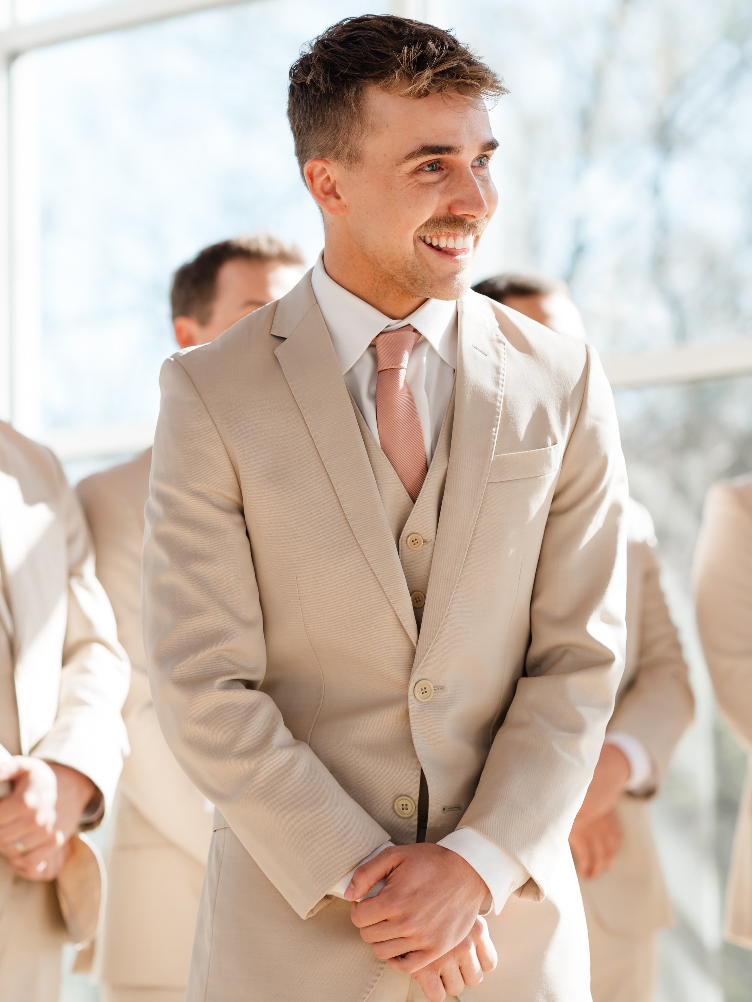 You can just tell this is a moment he&rsquo;s been really looking forward to 🥹💛 

photo / @addimariephotography
planner / @mosaicmoments.events
catering / @cateringbypartyserve
cake / @mslaurascakes2
florist / @theflowershoppryor
DJ / @lionsroad
ba
