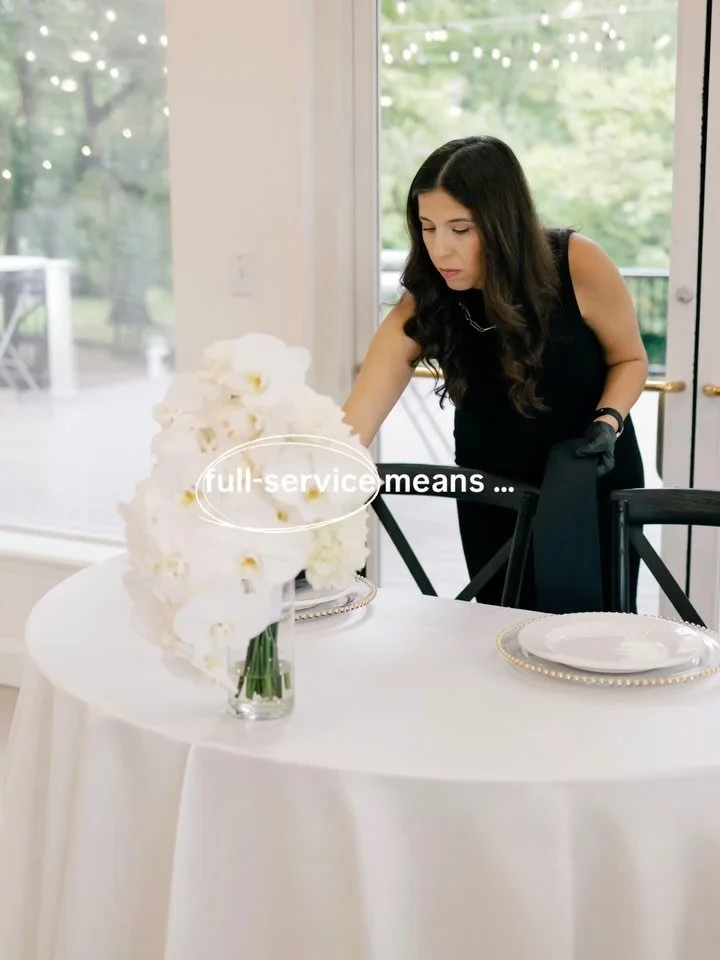 Smooth &amp; seemless 😘

rentals / @partyprorents 
florals / @thefrenchbouquettulsa 

cover photo by @adenhenryphoto 

#glasschapeltulsa #fullserviceweddingplanner #weddingvenuehunting #oklahomawedding okcweddingvenue