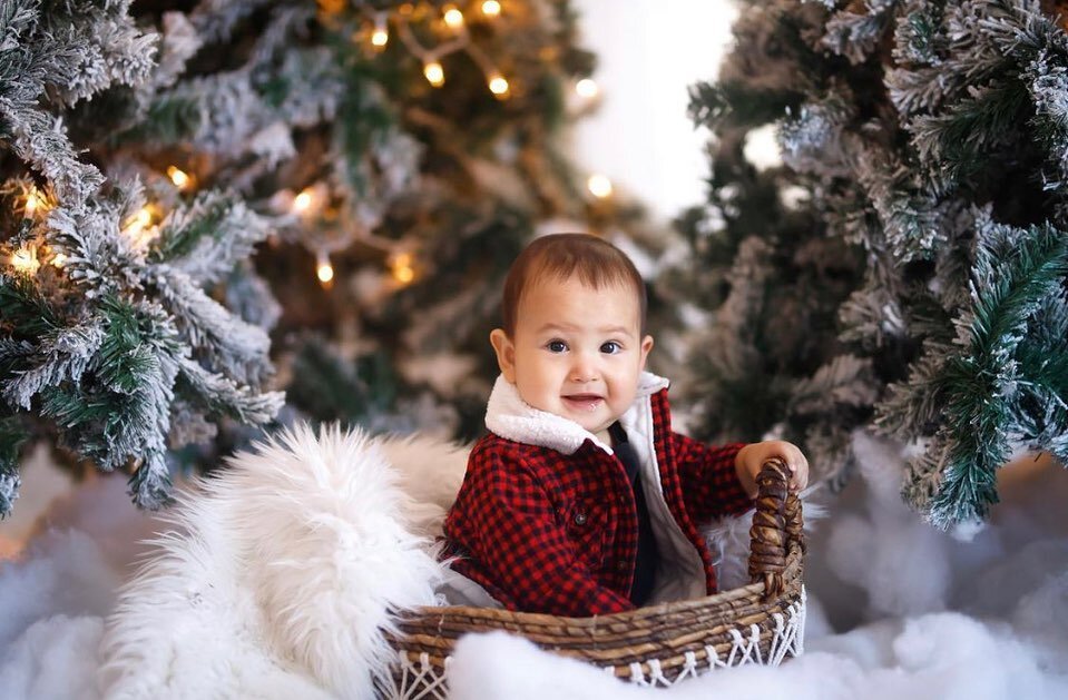 For today's Instagram Feature photographer Melissa Rademacher @ginger_snap_photostudio really captured the moment with this photogenic little one in The Seasons.
Using a Canon 6d mark ii and 85 mm 1.4 sigma art lens, Melissa took this great shot in n