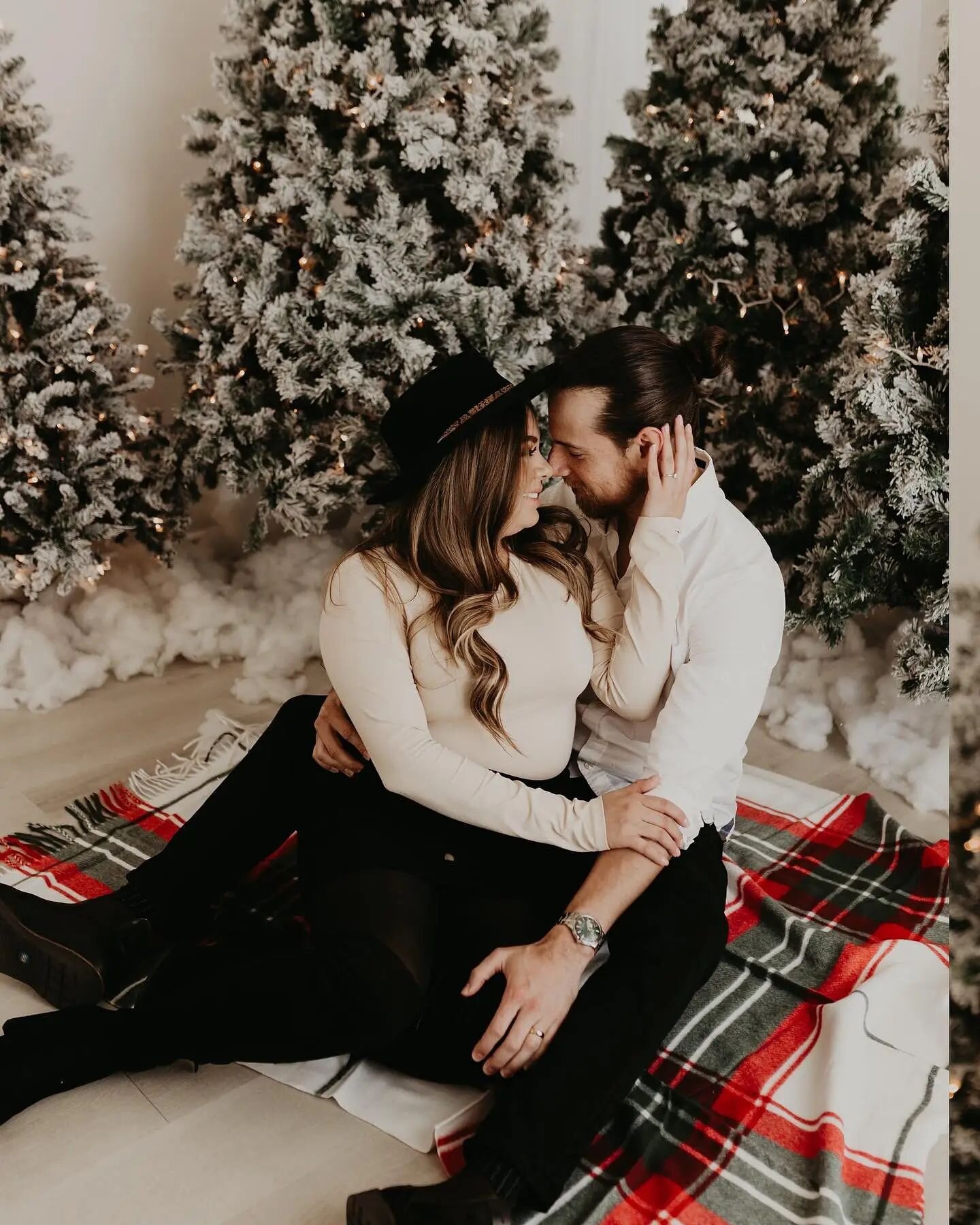 Angie Solis left us wanting more and more with these stunning shots of a beautiful couple in The Seasons💞❆🌲! Angie used her Canon R6 📸 with a 35mm lens f1.4 at 10:40am.&nbsp;

&ldquo;My favorite part of shooting at the studio was The Simple Christ