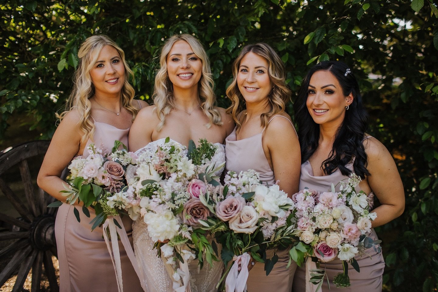 Rebecca 💛

Photography: @sallyforder &amp; @binkynixon 
Venue: @thetythebarn 
Makeup: @charlotteoliviamu 
Hair: @kelseyxxwarner 

#makeup #makeupartist #surreymua #surreymakeup #bridalmakeup #weddingmakeup #mua #bridalmua #weddingphotography #weddin