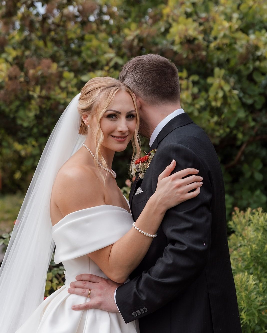 REBECCA ✨

Photography: @rachel.pearson.photography 
Venue: @upwalthambarns 
Hair: @privatehairstylist 
Makeup: @charlotteoliviamu 

#makeup #makeupartist #surreymua #surreymakeup #bridalmakeup #weddingmakeup #mua #bridalmua #weddingphotography #wedd
