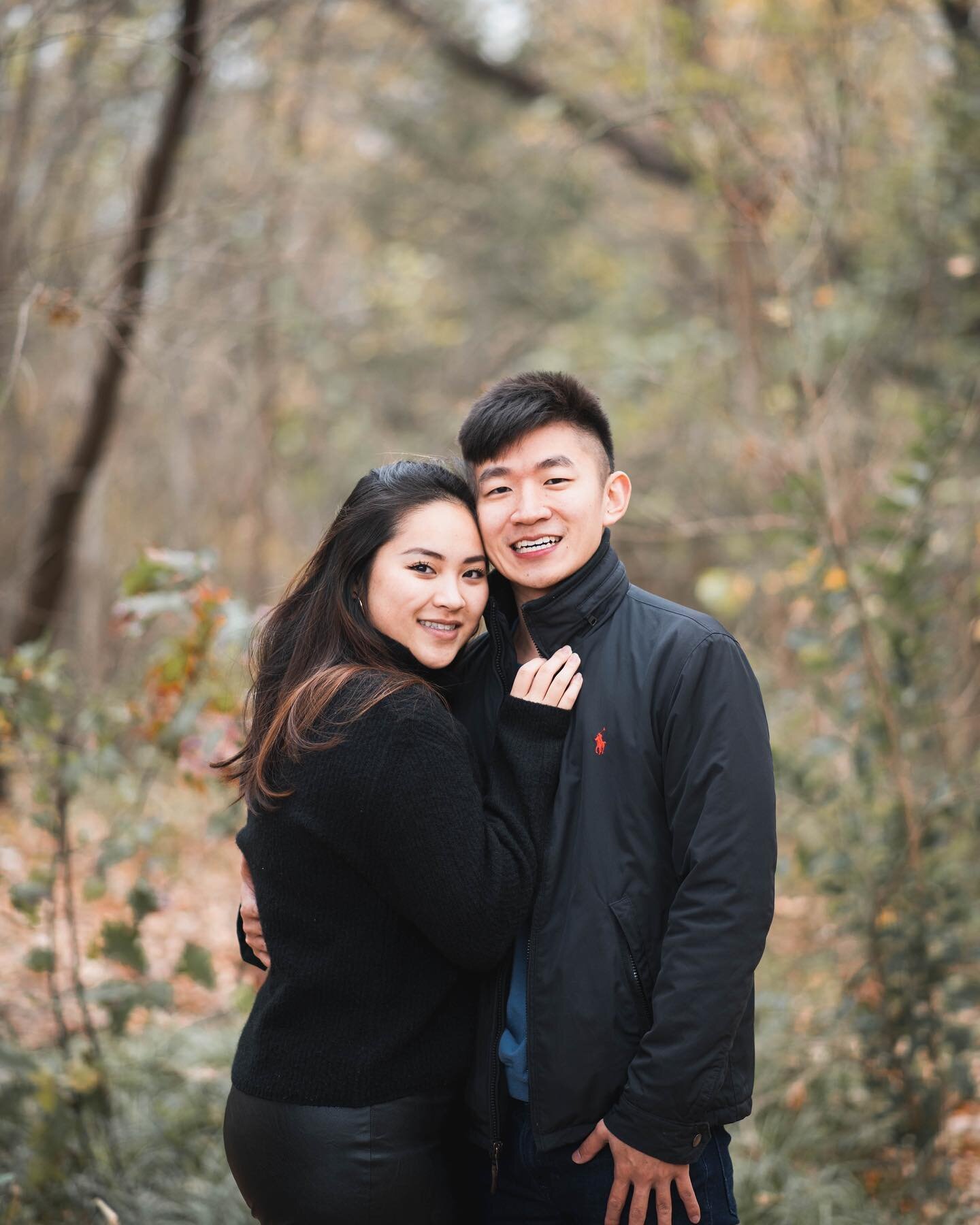 Cozy vibes getting ready for hot chocolate and cold weather 🍂 
.
.
.
.
.
#nashvillephotographer #portrait #nikon #85mm #portraitphotography