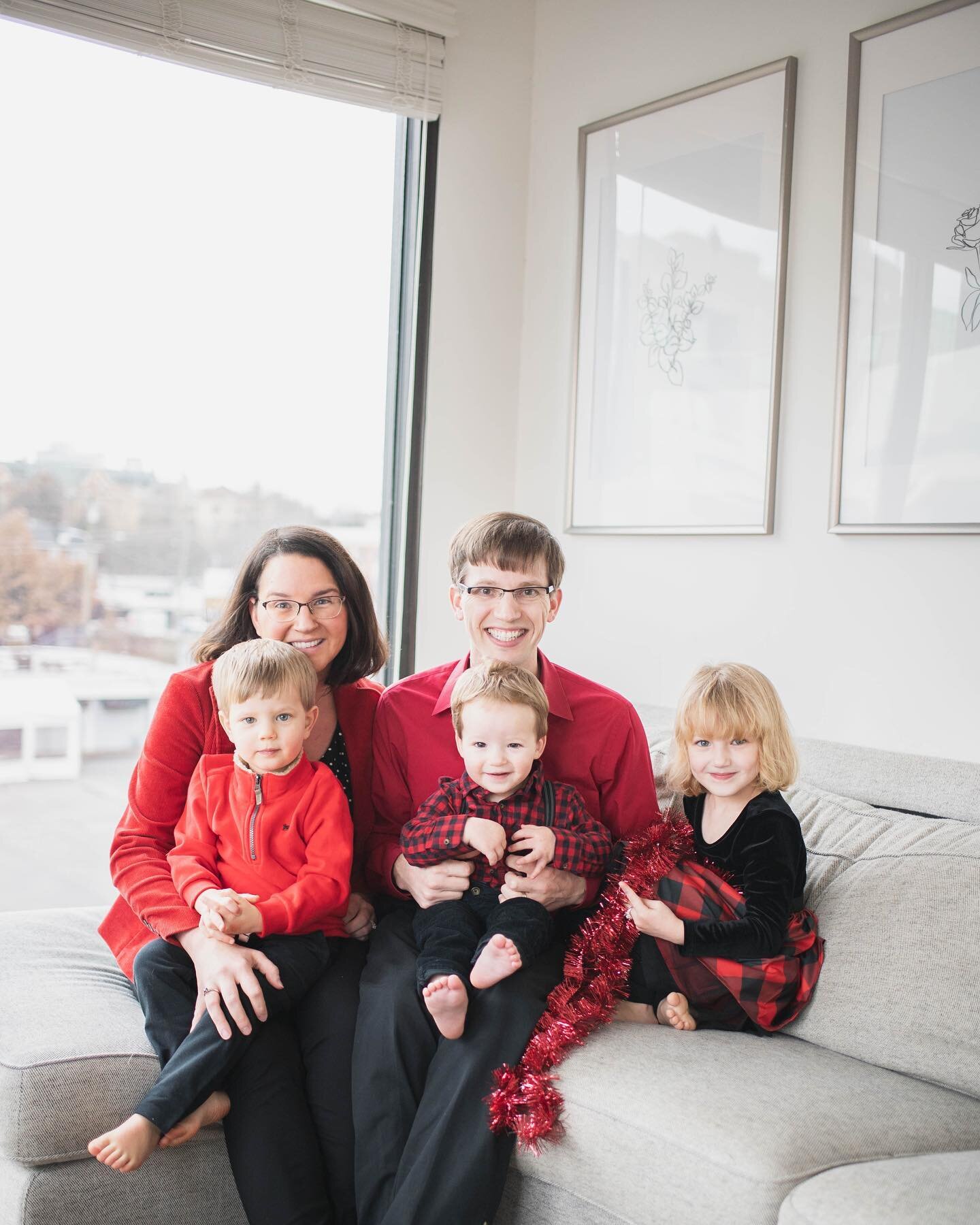Hope everyone is having the merriest Christmas and happiest holidays ❤️🎄🎁🥂
.
.
.
.
.
.
#nashvillephotographer #holidayportraits #familyportraits #merrychristmas #nikon #portraits