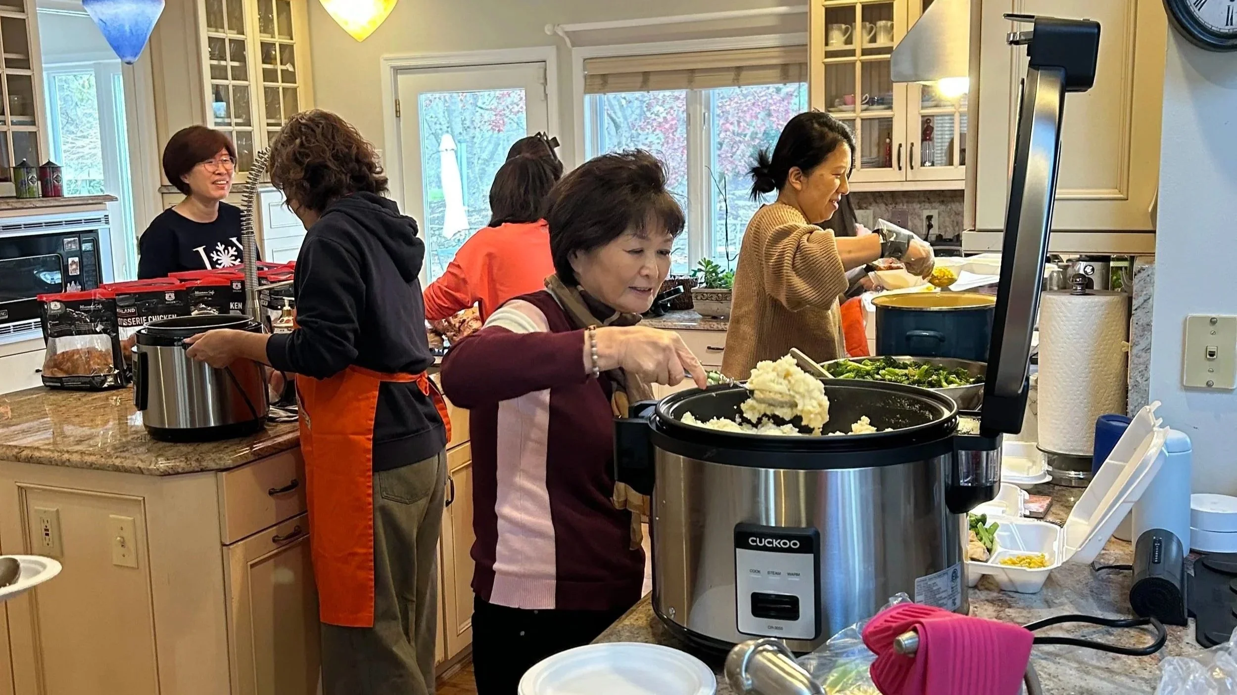 내 아이를 돌보는 마음으로 찾아가는 그룹 홈 섬김 Group Home visits