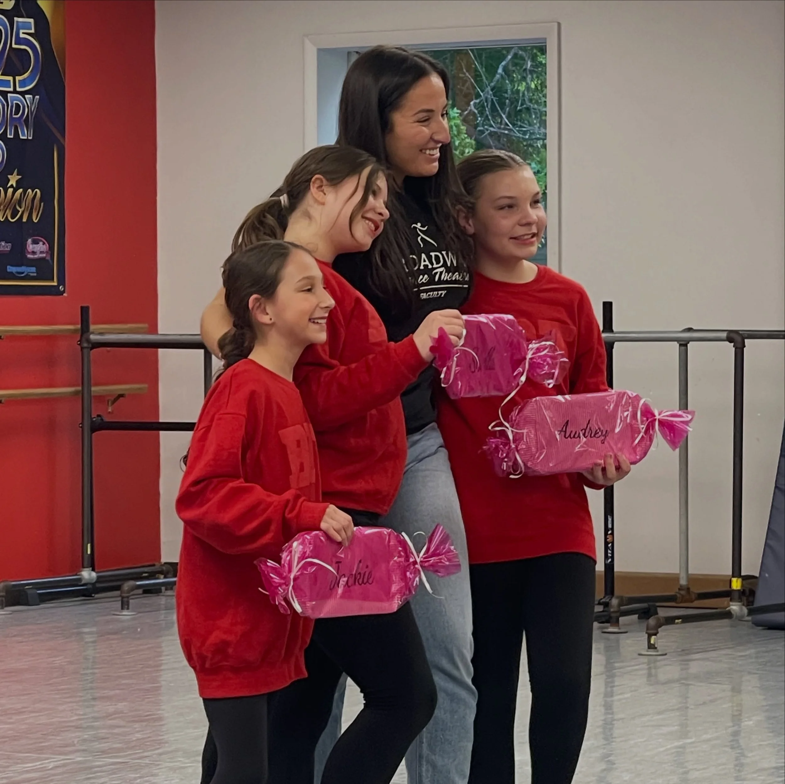 Congratulations to our Performance Troupe girls for their in-studio showcase last night! They have grown so much as dancers, vocalists, performers, and actors! A huge thank you to Director, Miss Lauren @laurennlabiste who led with confidence, energy,