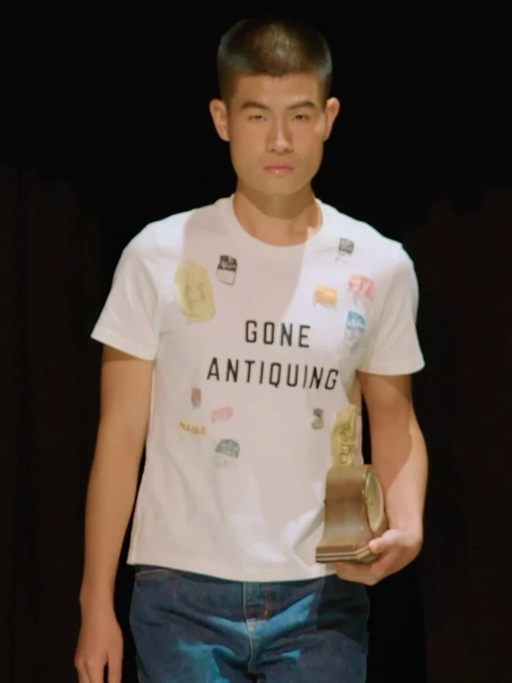 THE GONE ANTIQUING TEE! Only a few remaining&hellip;

Inspired by our passion (perhaps obsession) with antiquing and all the labels, stickers, and tags those antiques have on them. 🤍🏷️