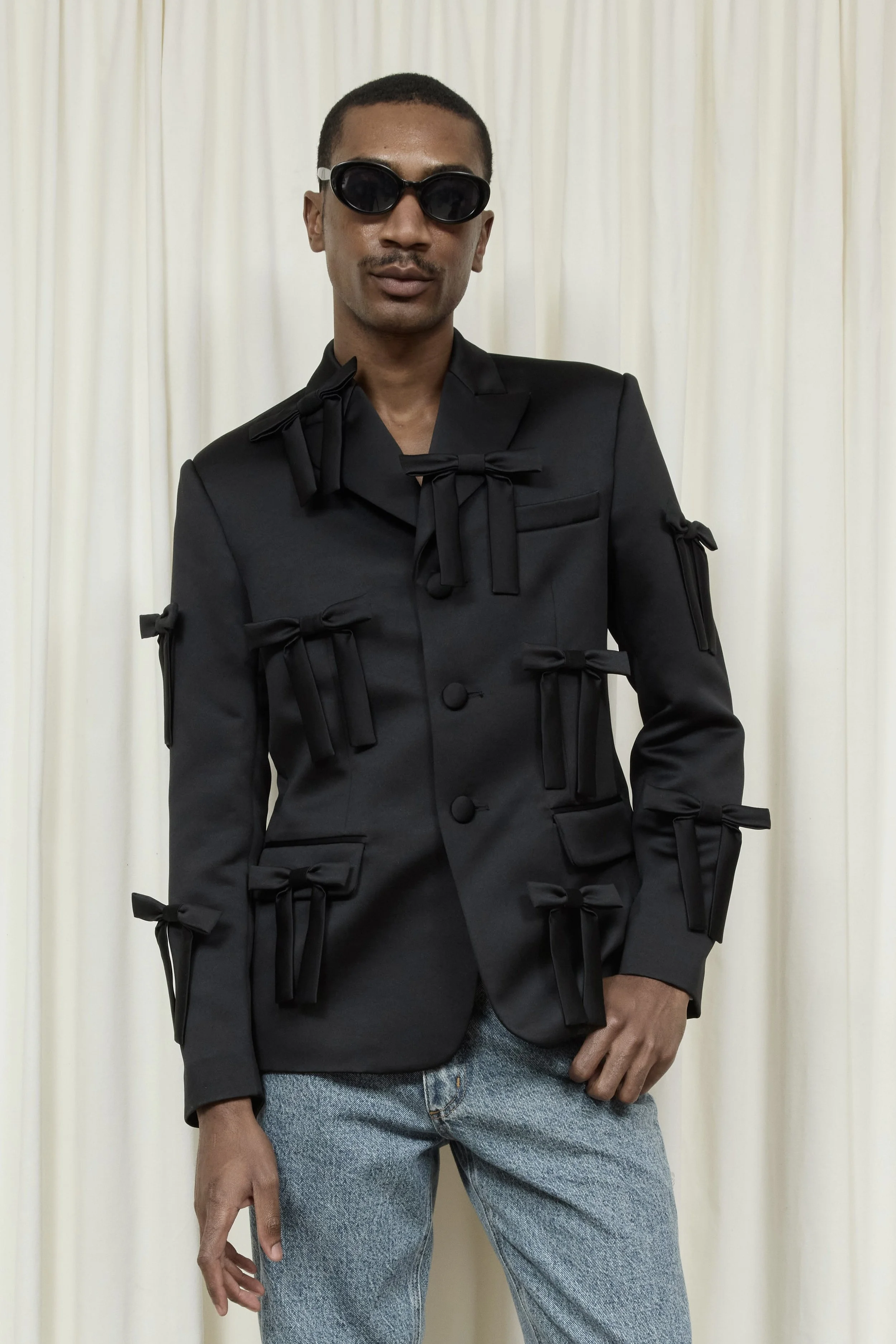 Walt Monochromatic Bow Blazer