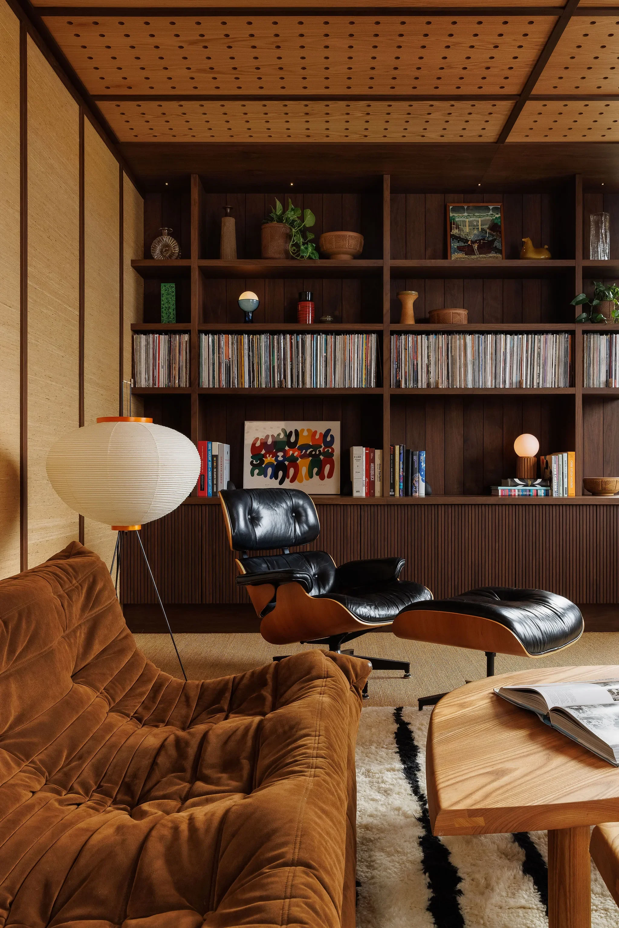 THE LISTENING LOUNGE