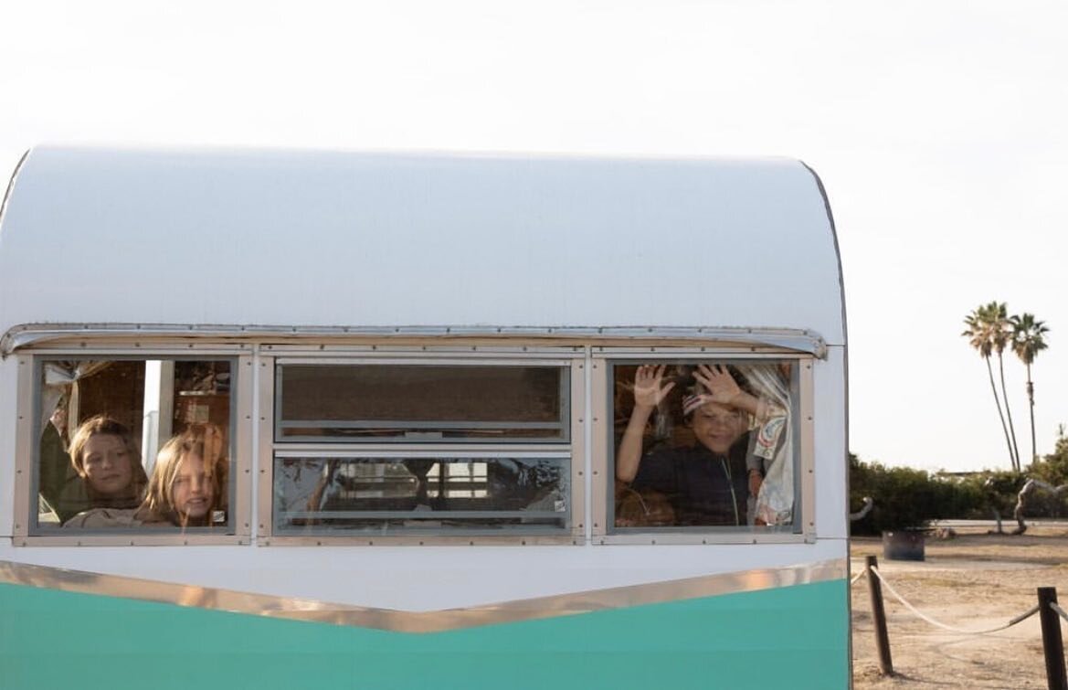 Schools out for summer⚡️⚡️☀️
📷 @fotadots @hooligansmagazine 
.
.
.
#theholidaysca #shastatrailer #campcommunity #camping #sanclemente #sanclementepier #sanclementestatebeach #campingwithkids