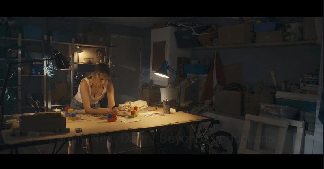 D32 Isabelle in mystery room.jpg