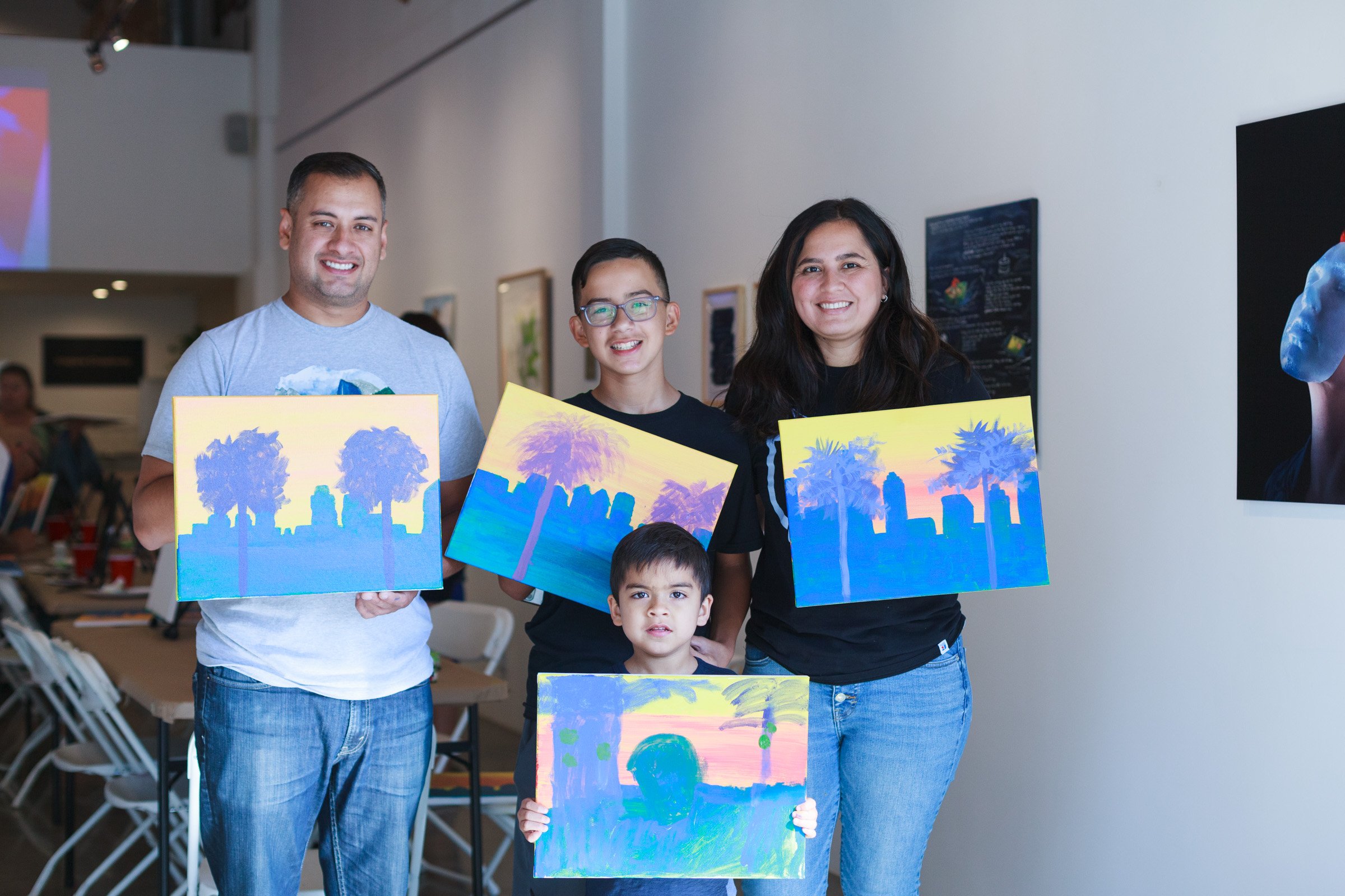  Family Paint Day with art instructor  Israel Lopez .  Photo by  Gabriel Enamorado .   June 18, 2022.  