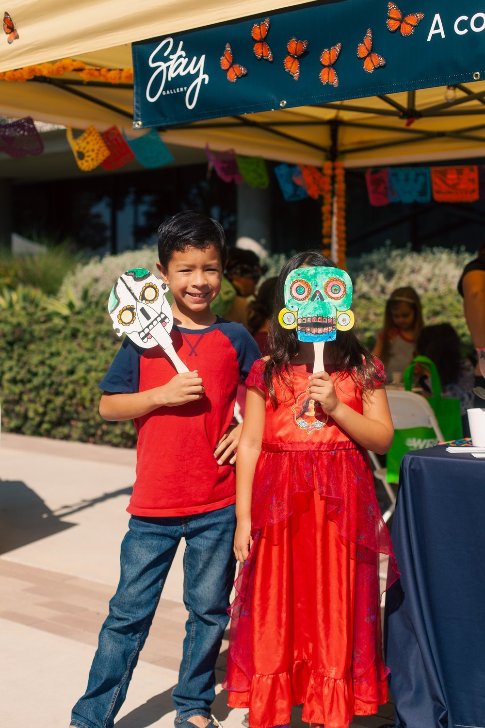  Free watercolor and mask making workshop in collaboration with  Polaris Castillo  for the 9th Annual Downey Día de los Muertos Art Festival, hosted by the Downey Theatre and the City of Downey.  Photo by  Gabriel Enamorado .   October 29, 2022.  