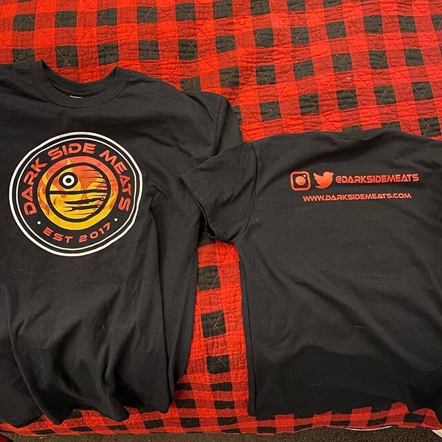 Super happy with how my first run of shirts came out. Now to figure out shipping logistics. Drop a comment or send me a message if you want one. $20(ish) dollars. (Need to figure out shipping costs) .
.
.
.
.
#barbecue #bbq #foodie #bbqporn #DarkSide