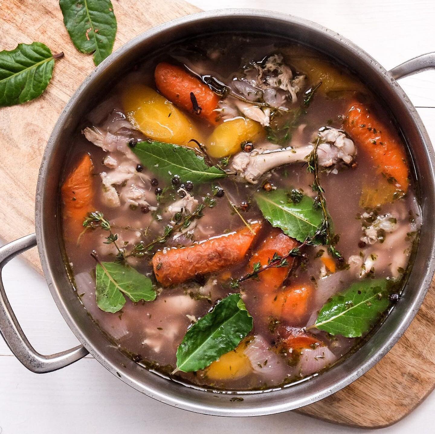 Bottenbouillon, de welbefaamde bone broth voor gezonde darmen — REPEAT