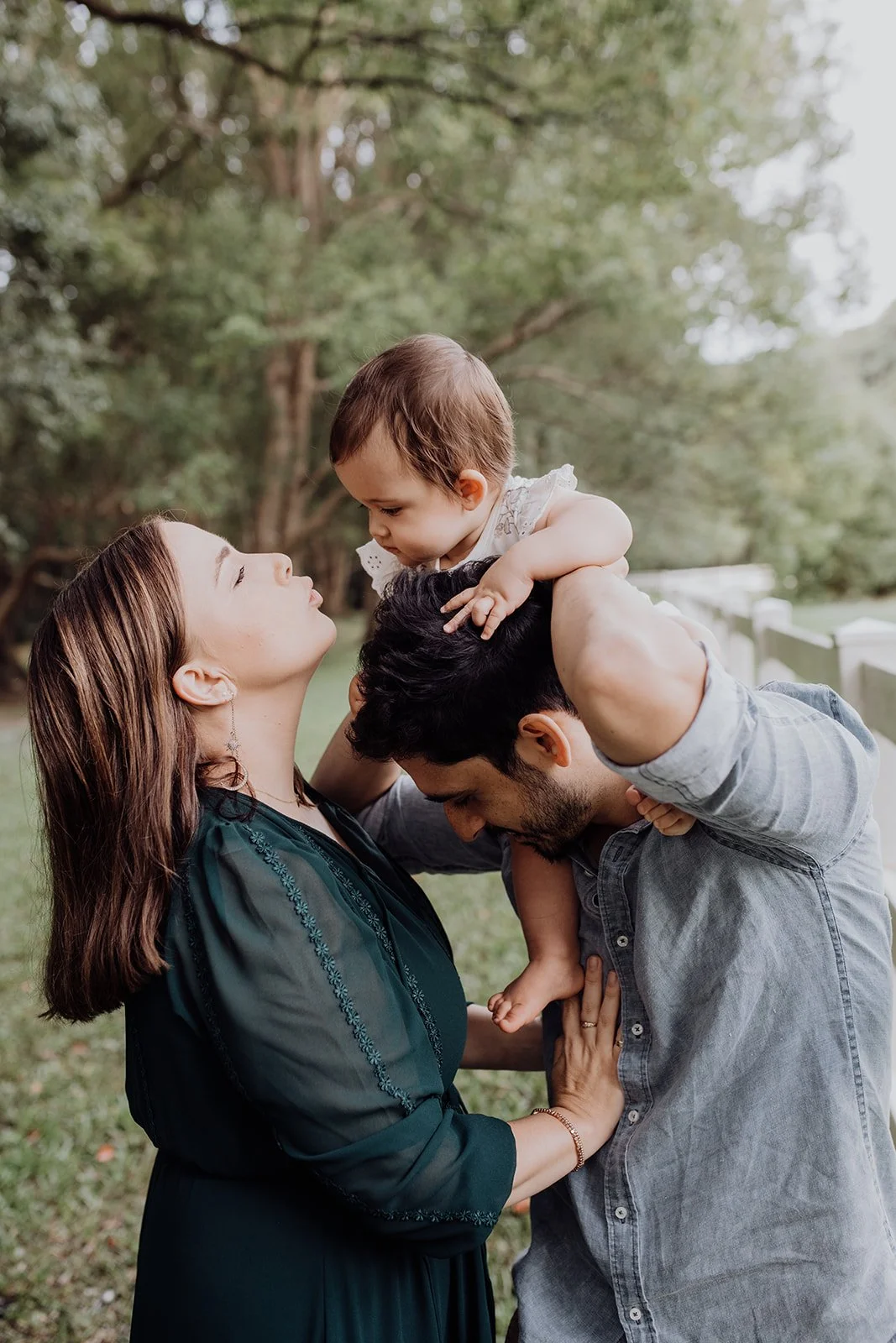 Gold Coast family photographer captures family being cute in the valley