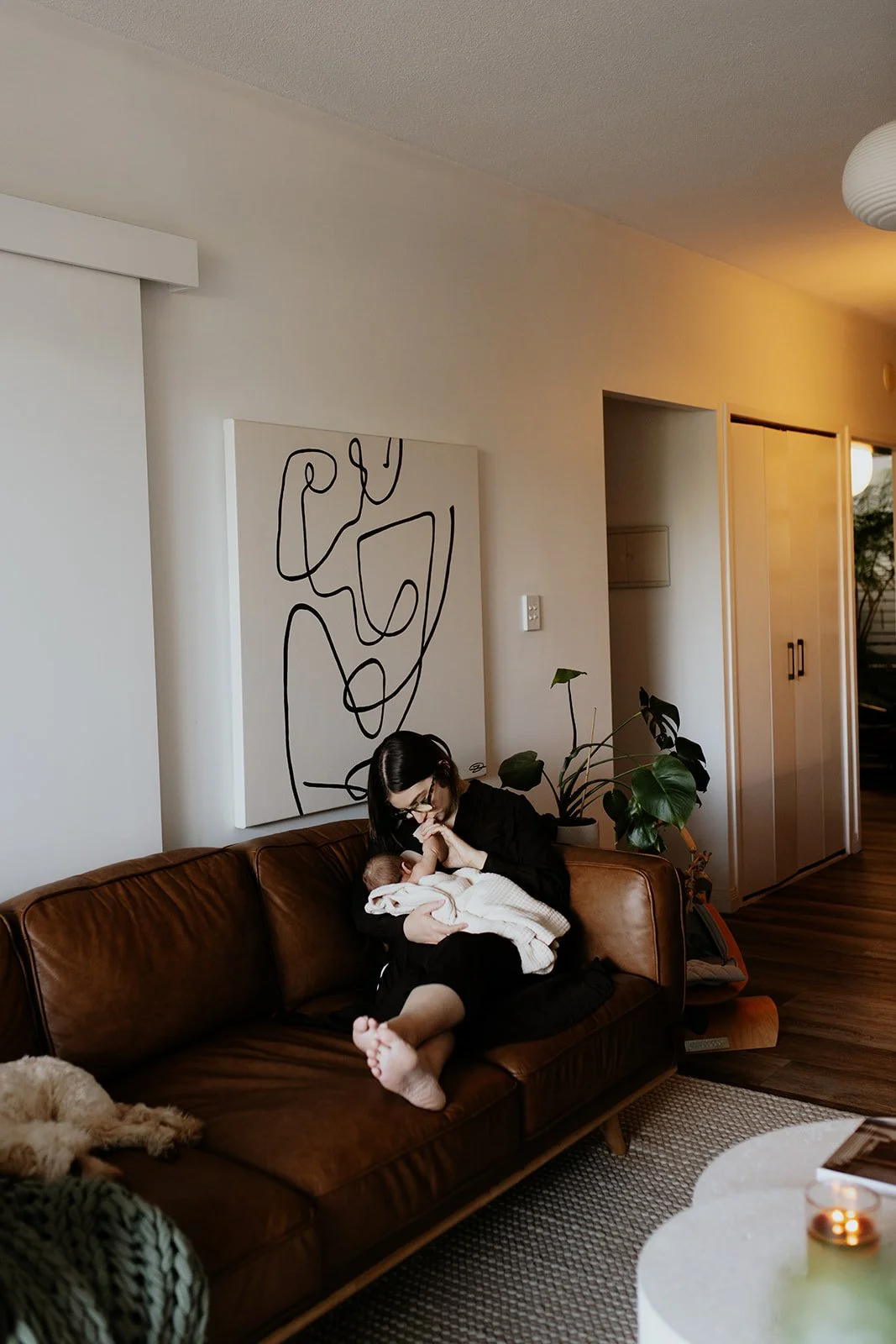 Tweed Coast newborn photo shoot captures mother and baby at home.