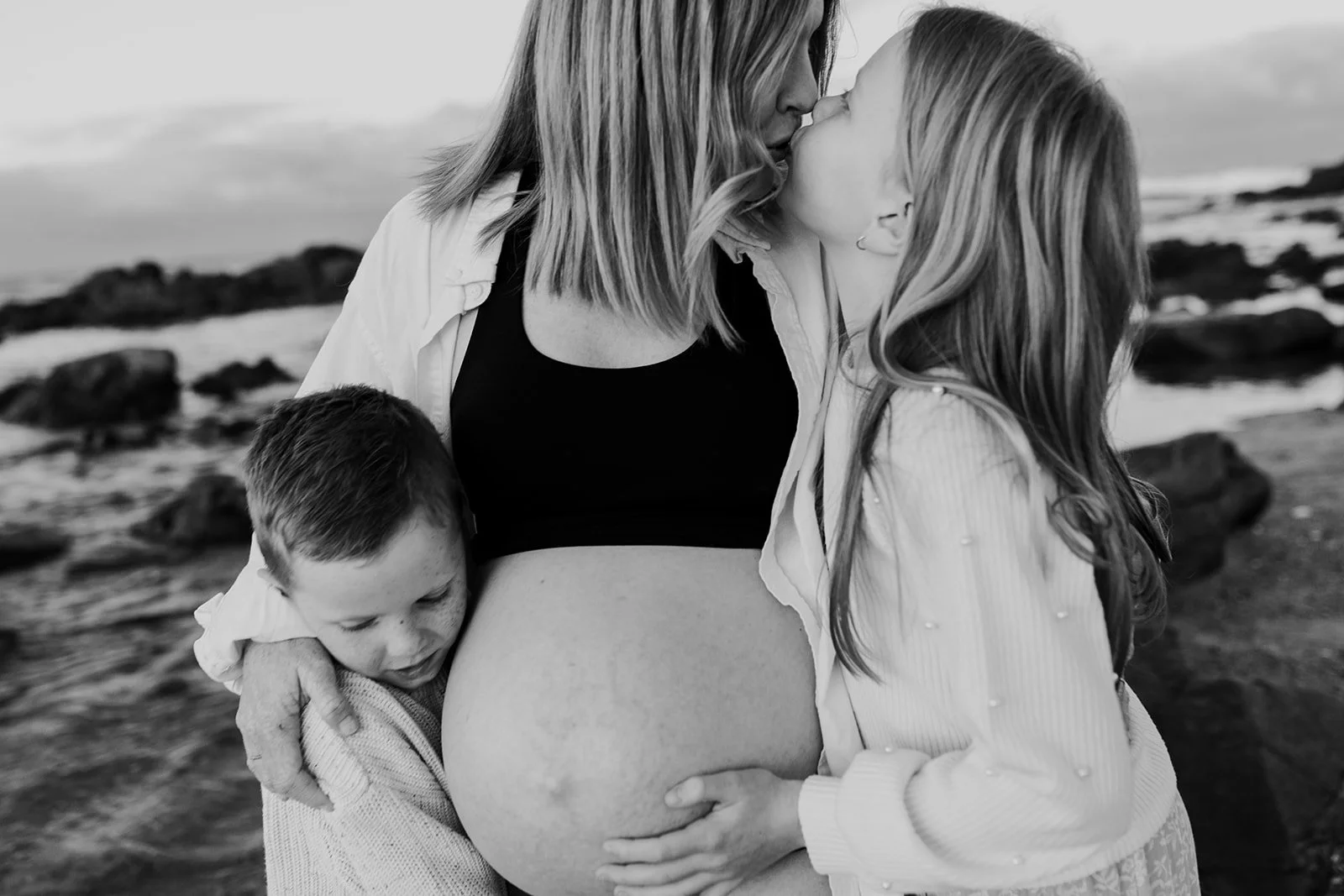 Children snuggle with mother during Northern Rivers family photography session.