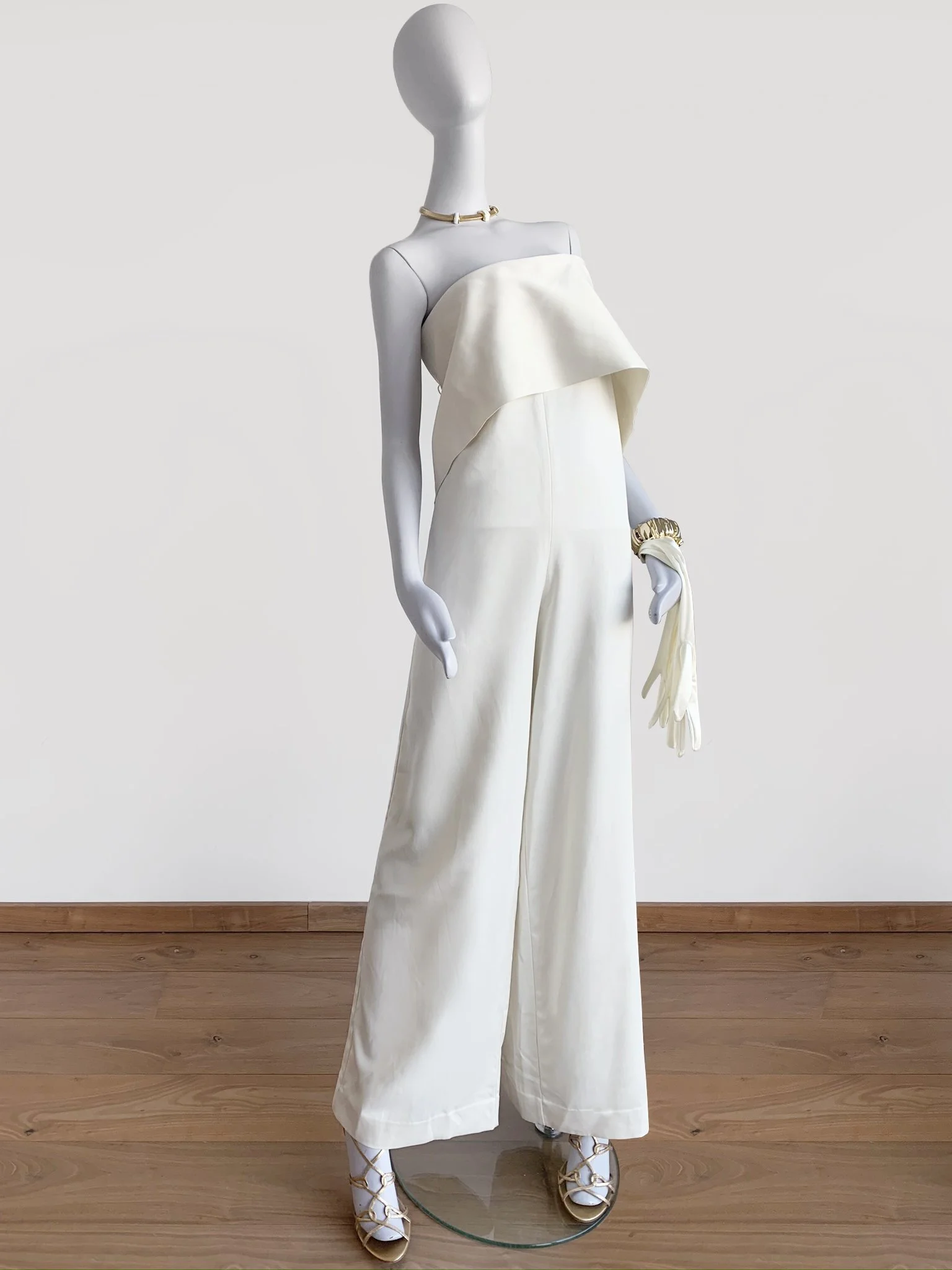 Brides Made Modern sell dresses between £75 and £750 including pre-loved vintage outfits