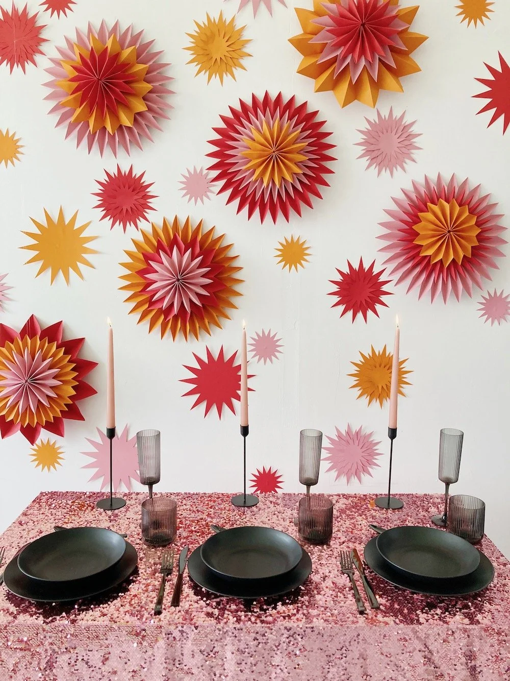 HOW TO DECORATE WALLS AT WEDDINGS - 5 stunning ideas