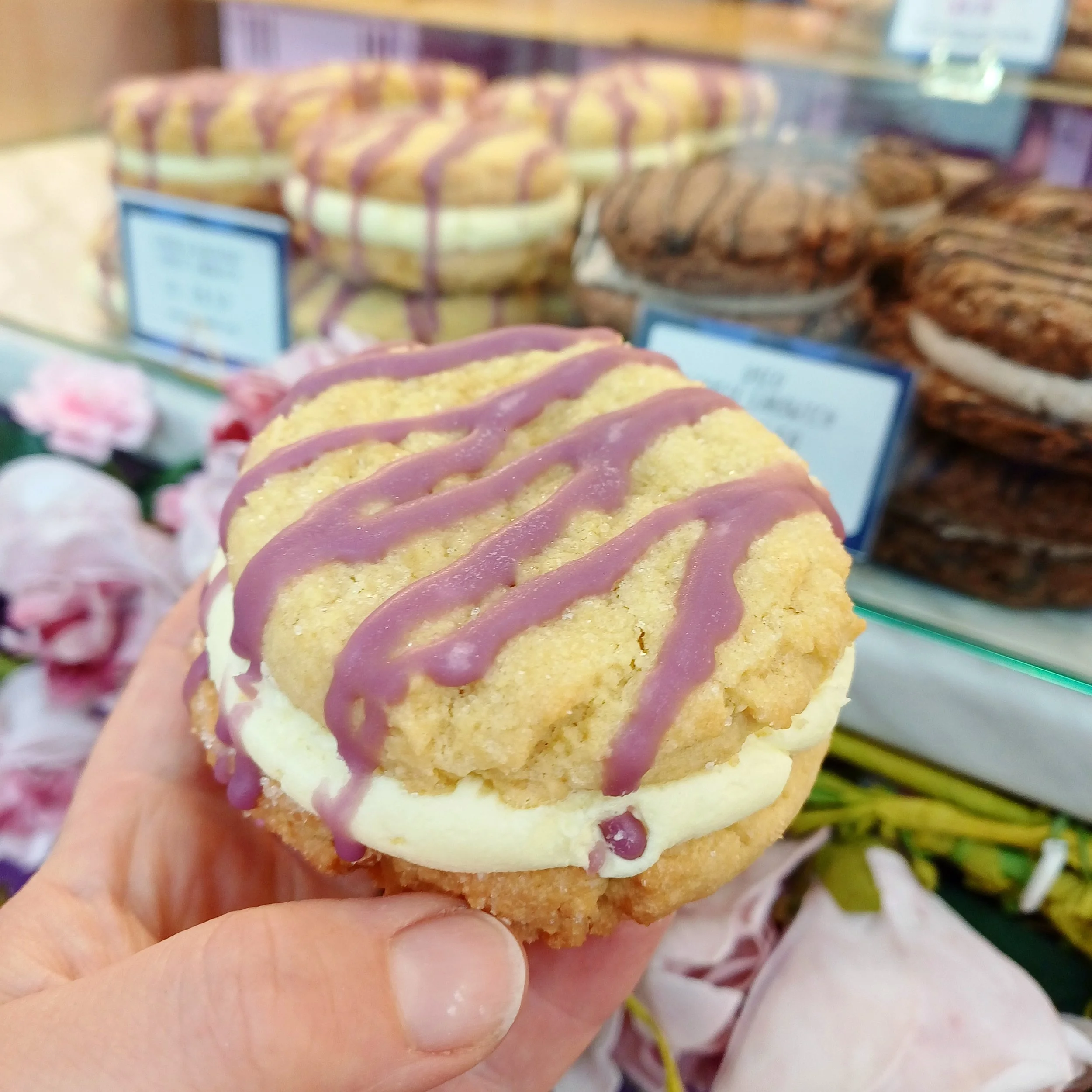 Limited Edition VG Lemon & Blueberry Cookie Sandwich