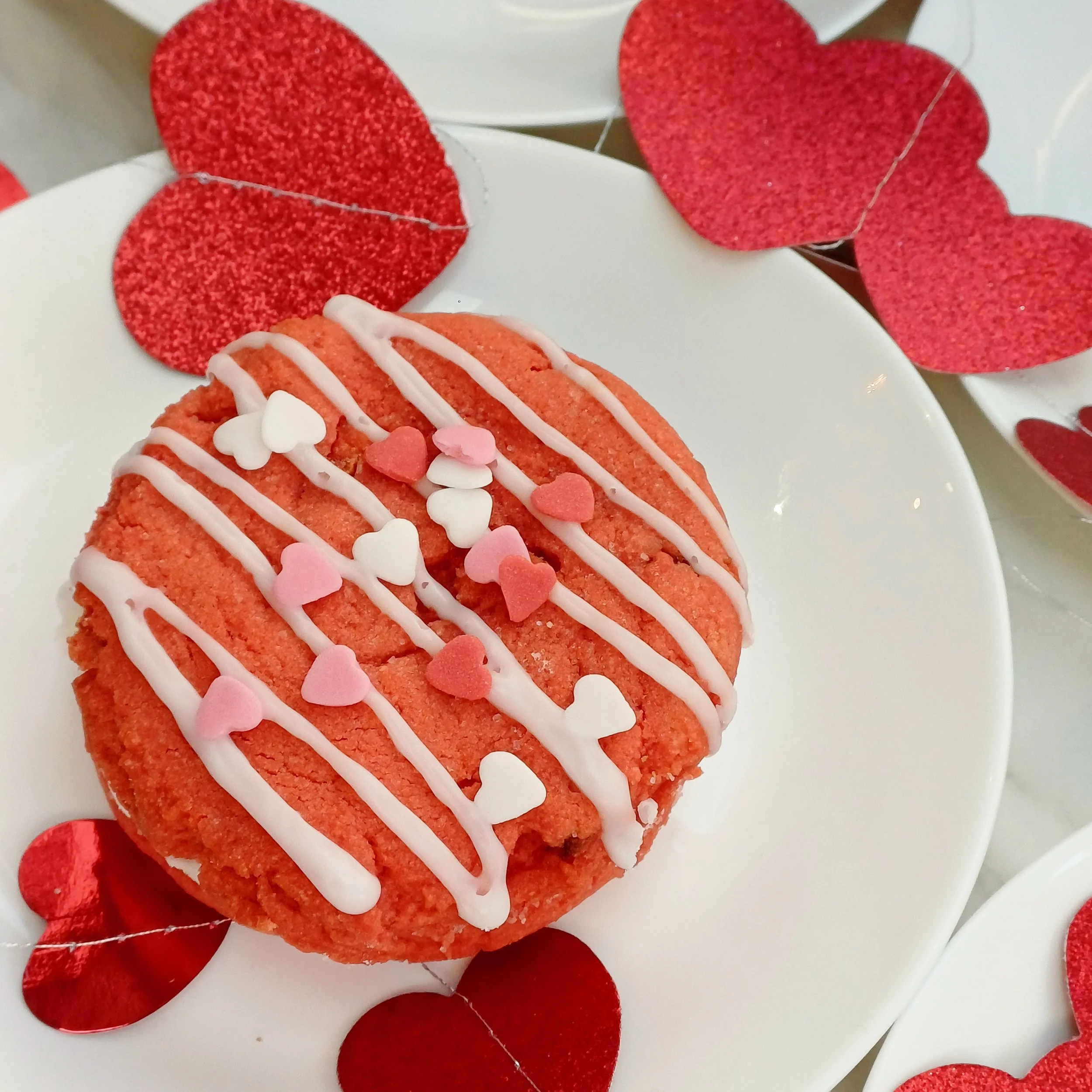 VG Strawberries & Cream cookie sandwich valentines limited edition.jpg